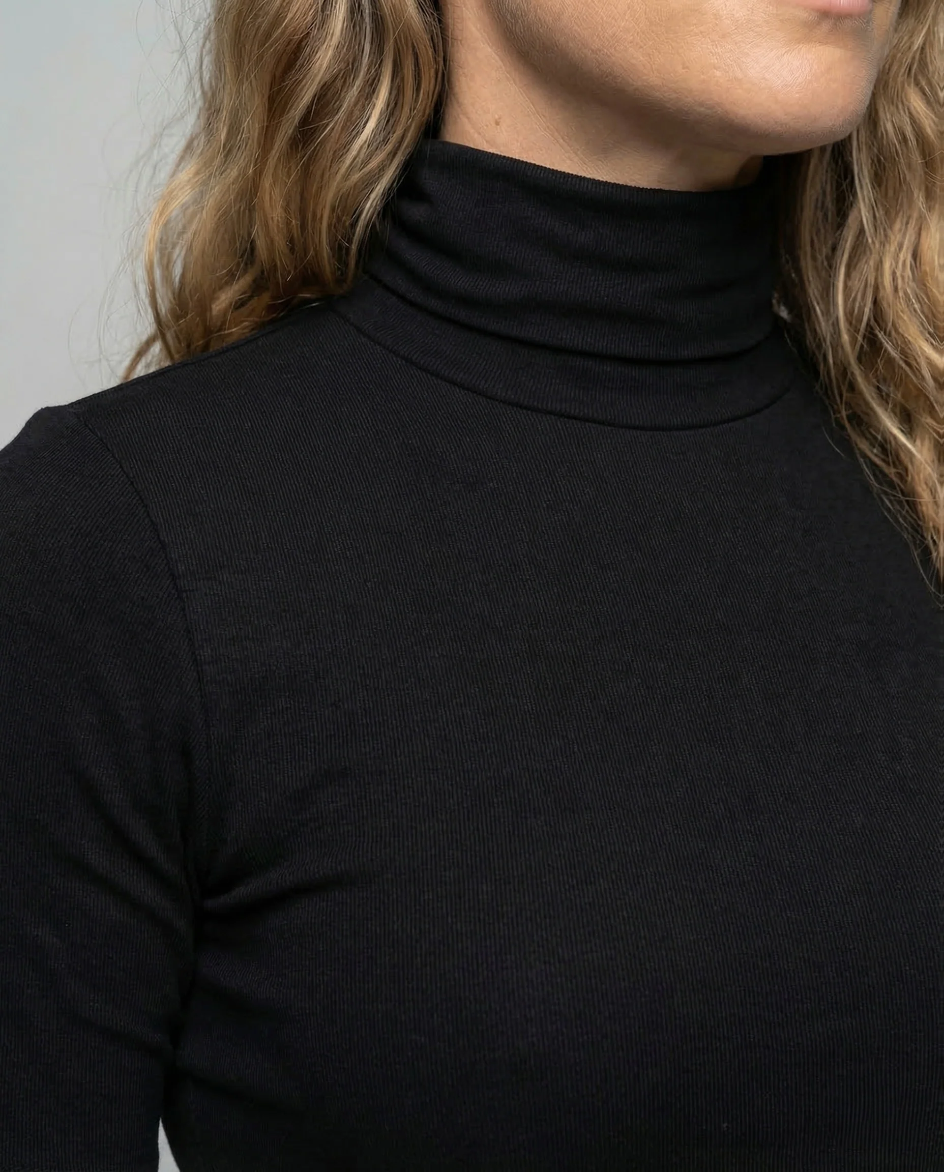 Damen Rollkragen Minikleid Kurzarm - Image 3