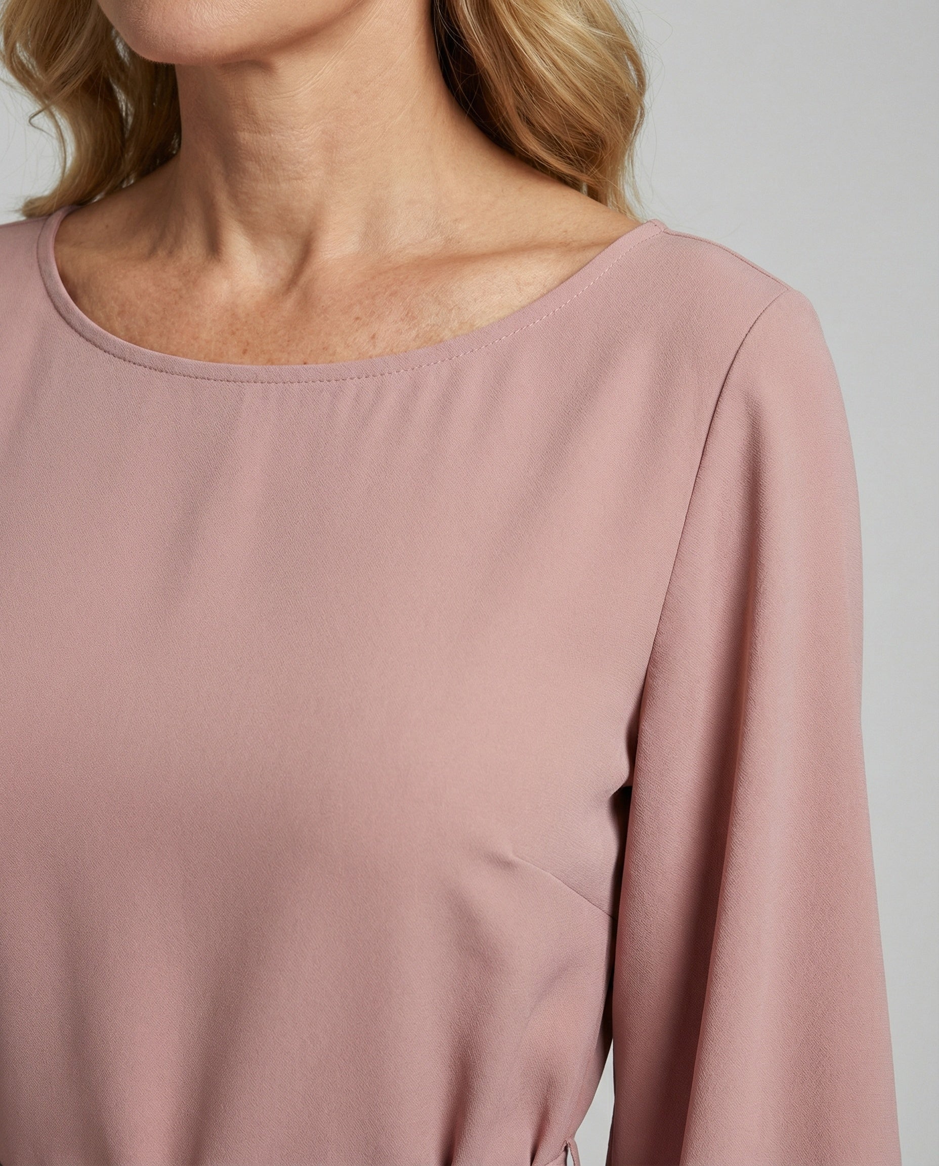 Damen Minikleid mit Bindegürtel - Image 3
