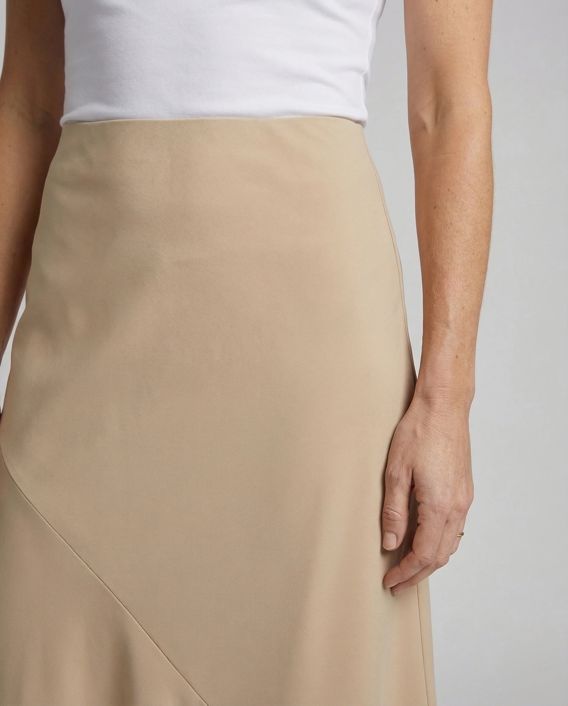 Damen Satin Maxirock A Linie - Image 3