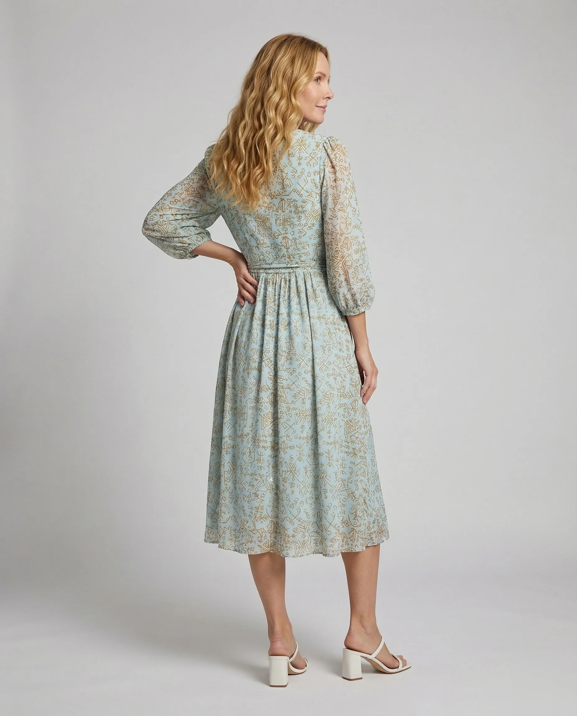 Damen Maxikleid mit V-Ausschnitt und Glockenrock - Image 4