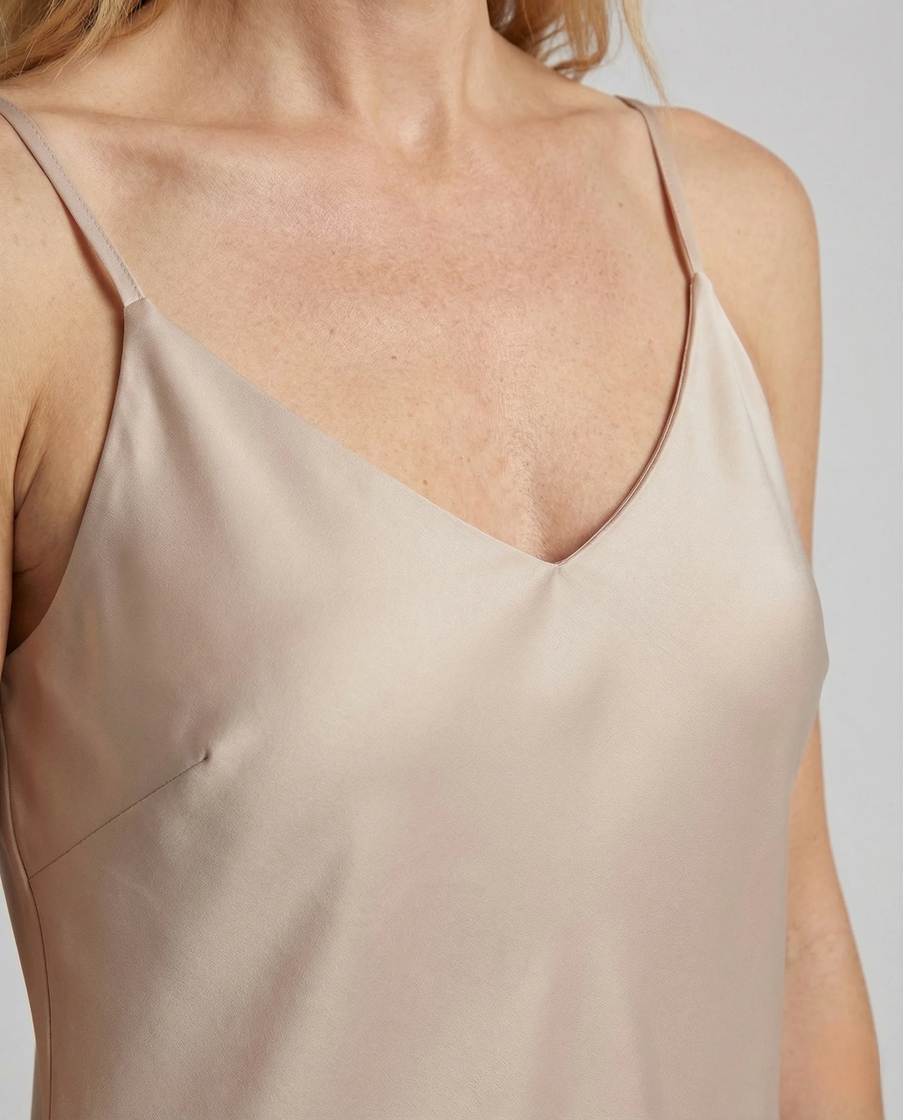 Damen Maxikleid mit Wasserfall Ausschnitt - Image 3