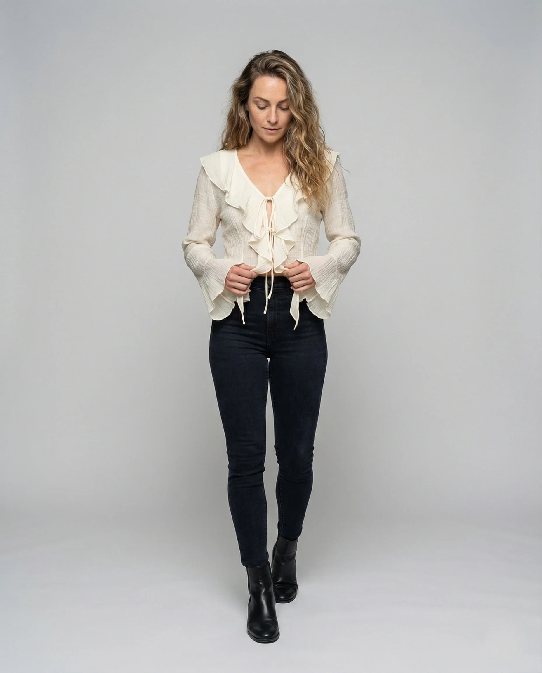 Damen Gecrinkelte Chiffonbluse mit Volantkragen - Image 2