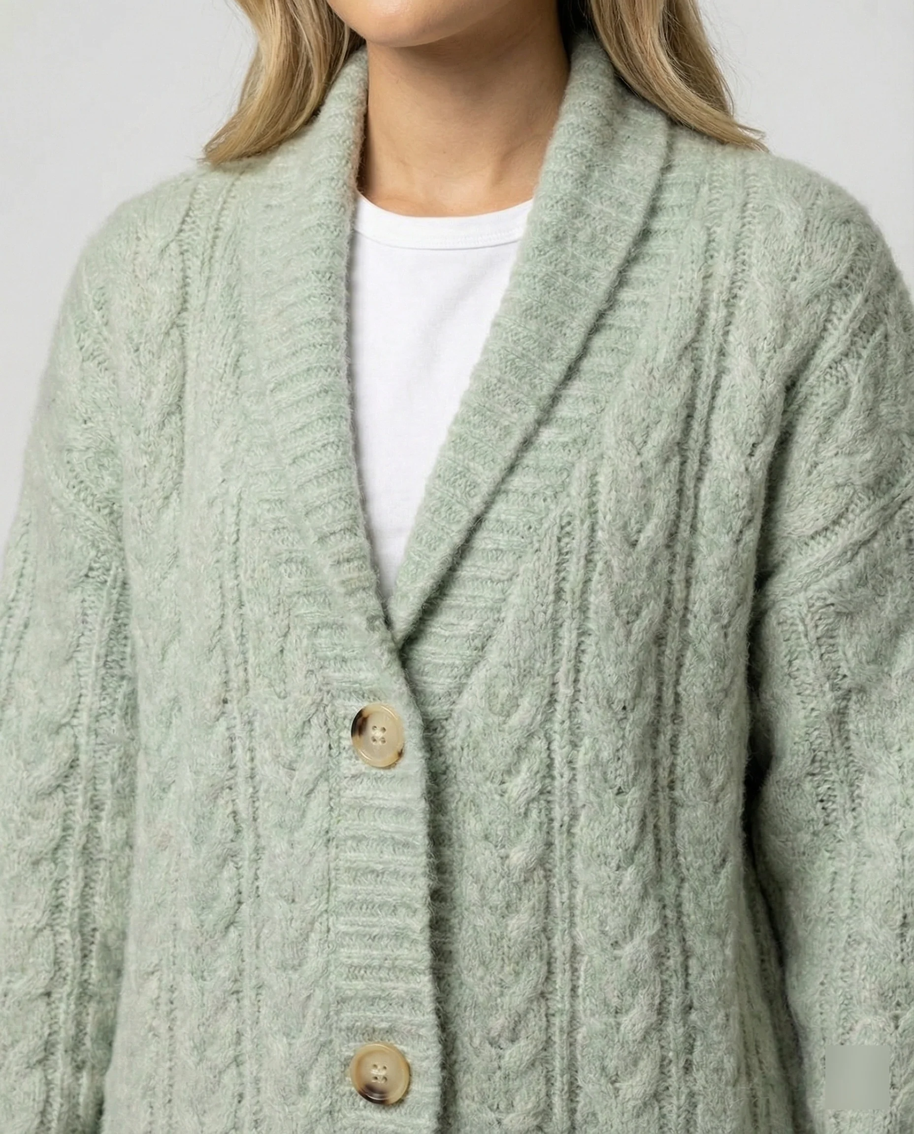 Damen gemütliche Langstrickjacke mit softem Flauschgarn, extrabreiter Silhouette und dekorativer Knopfleiste Heidi-Mode - Image 2