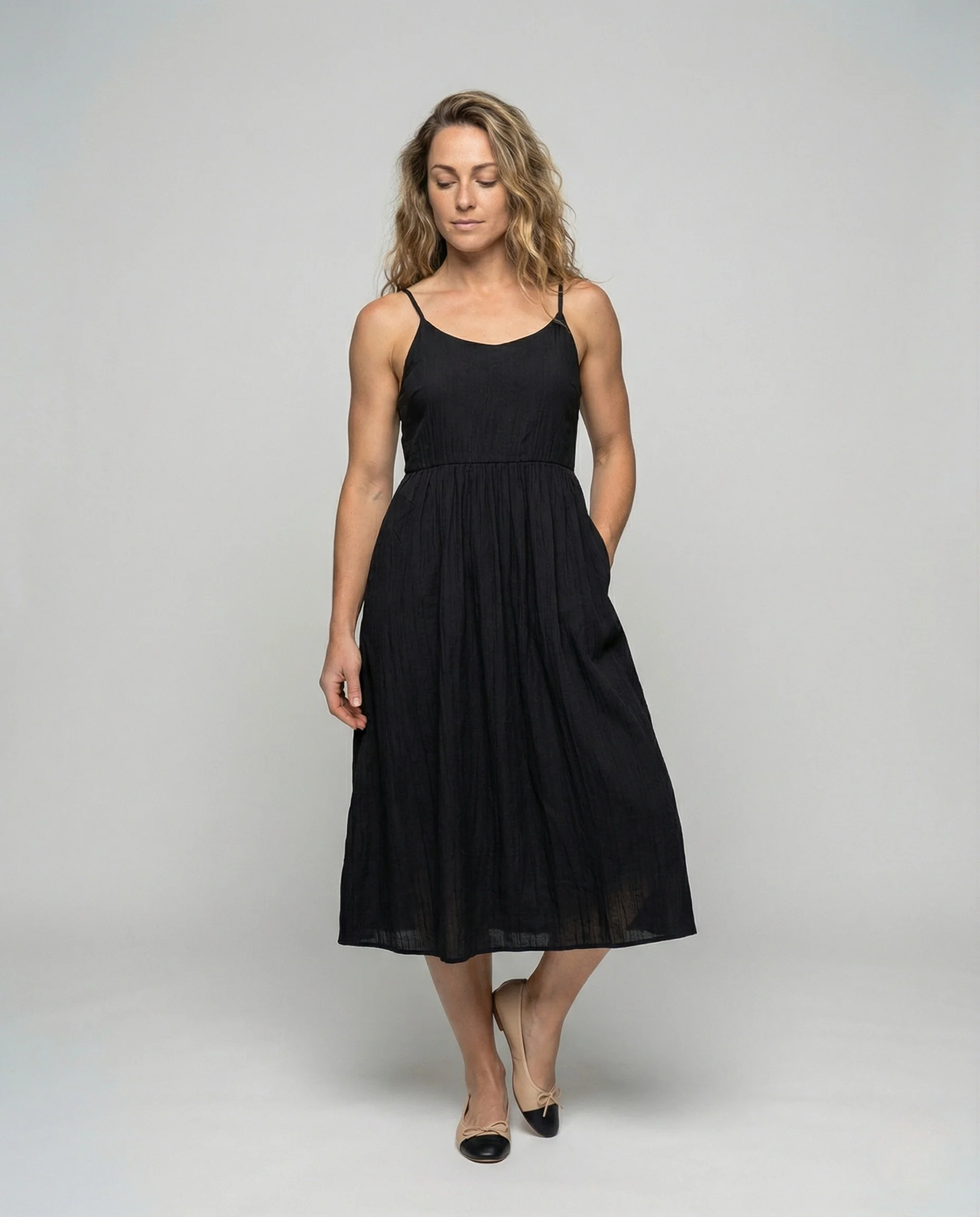 Damen Gecrinkeltes Viskose Trägerkleid - Image 2