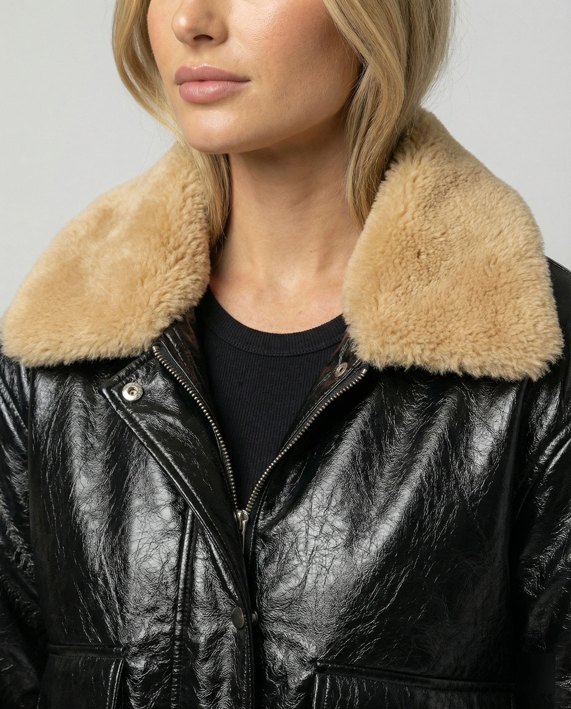 Damen glänzende Kunstleder-Bomberjacke mit voluminösem Teddykragen, Pattentaschen und elastischem Saum Heidi-Mode - Image 3