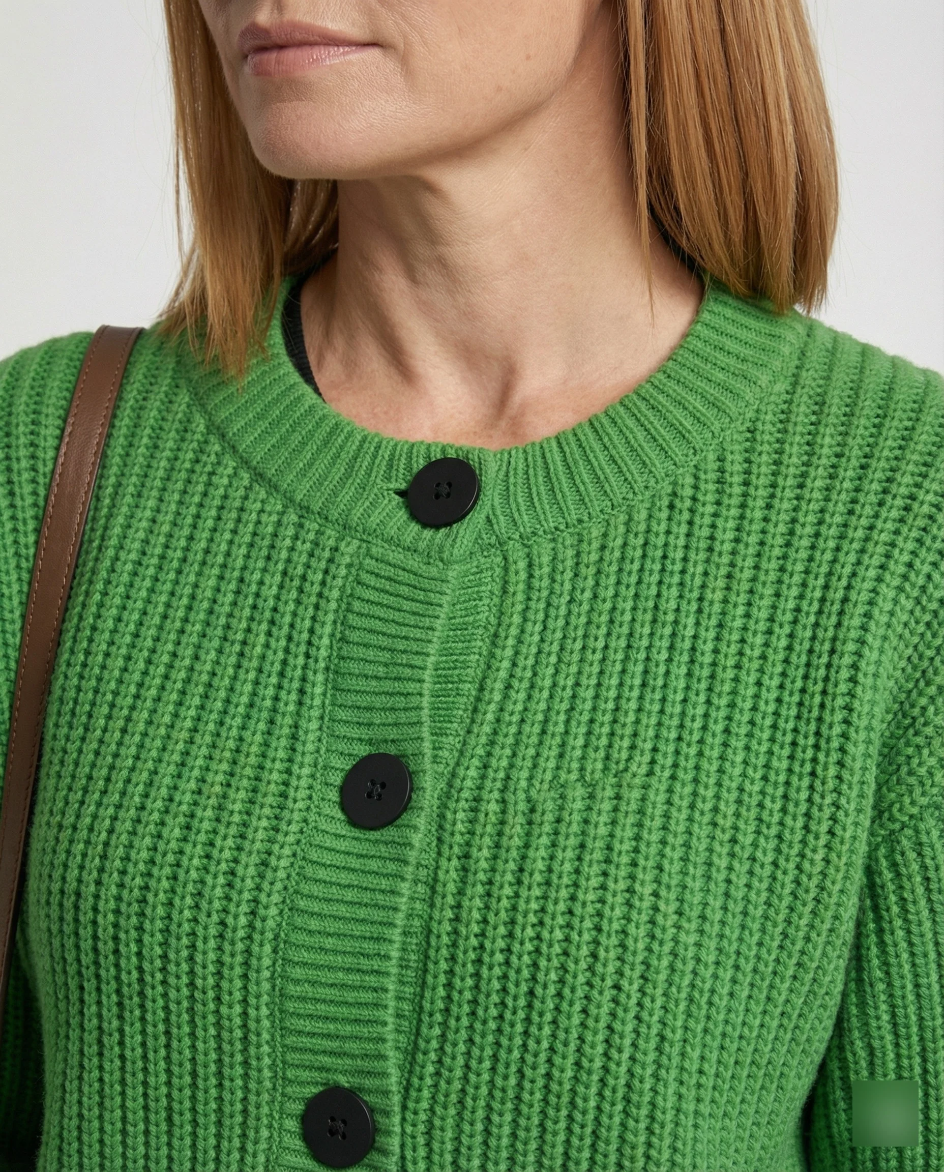 Damen hüftlanger Grobstrick-Cardigan mit markanten runden Zierknöpfen Oversize-Passform Ballonärmeln und geripptem Saum Heidi-Mode - Image 3