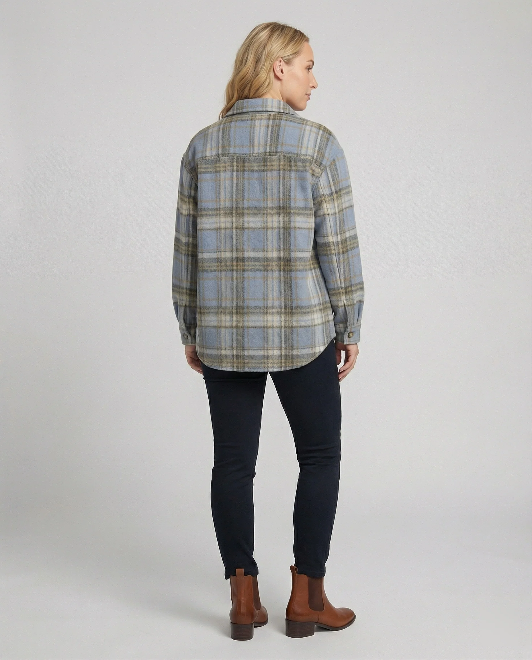 Karierte Hemdjacke im Shacket-Stil mit Hemdkragen Druckknopfleiste und aufgesetzten Brusttaschen Heidi-Mode - Image 4