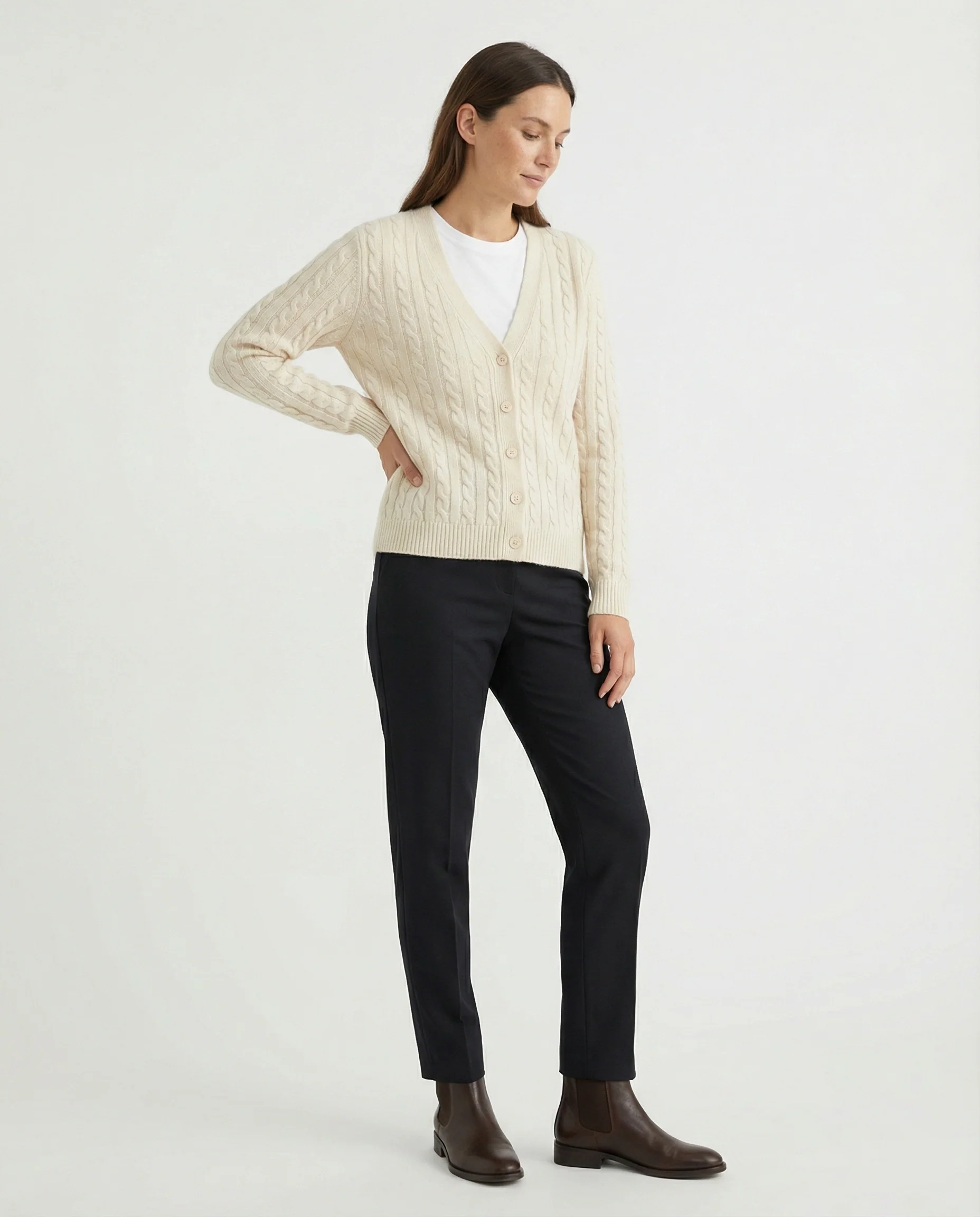 Damen klassische Zopfmuster-Strickjacke mit Rundhalsausschnitt und durchgehender Knopfleiste Heidi-Mode - Image 2