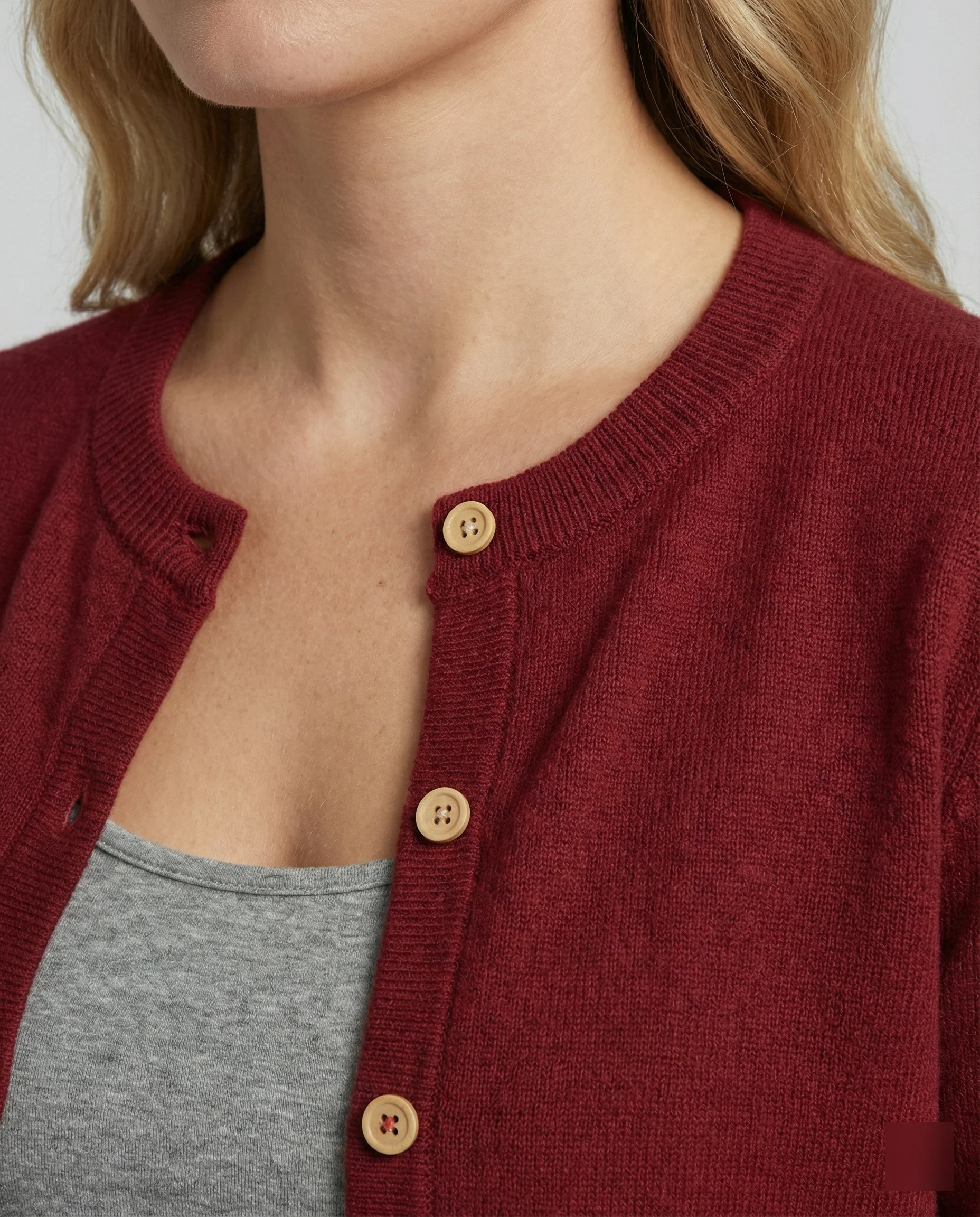 Kurz geschnittene Strickjacke mit Rundhalsausschnitt Zierknopfleiste Trompetenärmeln und elastischem Rippsaum Heidi-Mode - Image 2