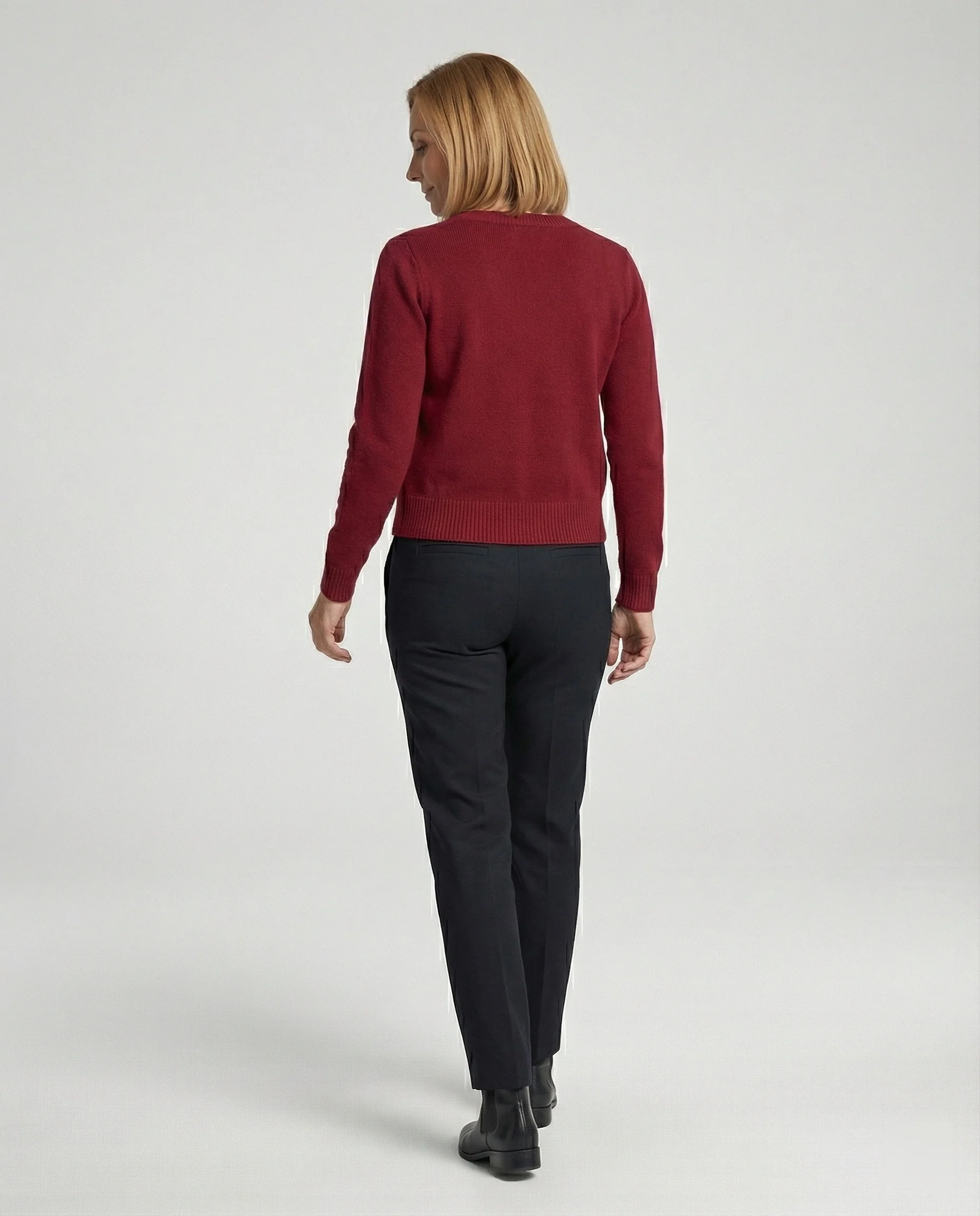 Damen kurz geschnittener Feinstrickcardigan mit sichtbarer Knopfreihe geripptem Saum und legerer Schulterpartie Heidi-Mode - Image 4