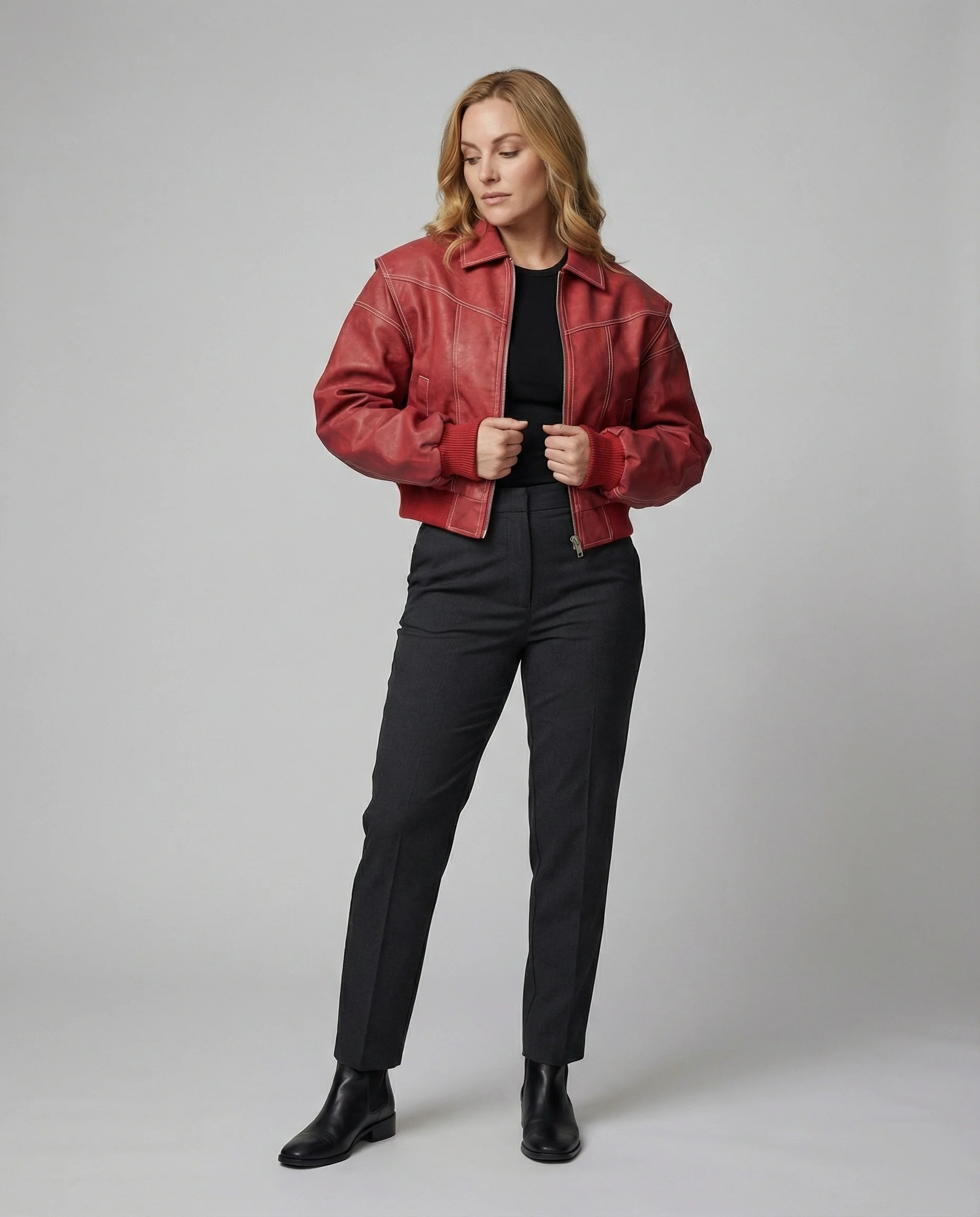 Blousonjacke aus Lederimitat mit weit geschnittenen Raglanärmeln, markanten Ziernähten und Metallreißverschluss Heidi-Mode - Image 4