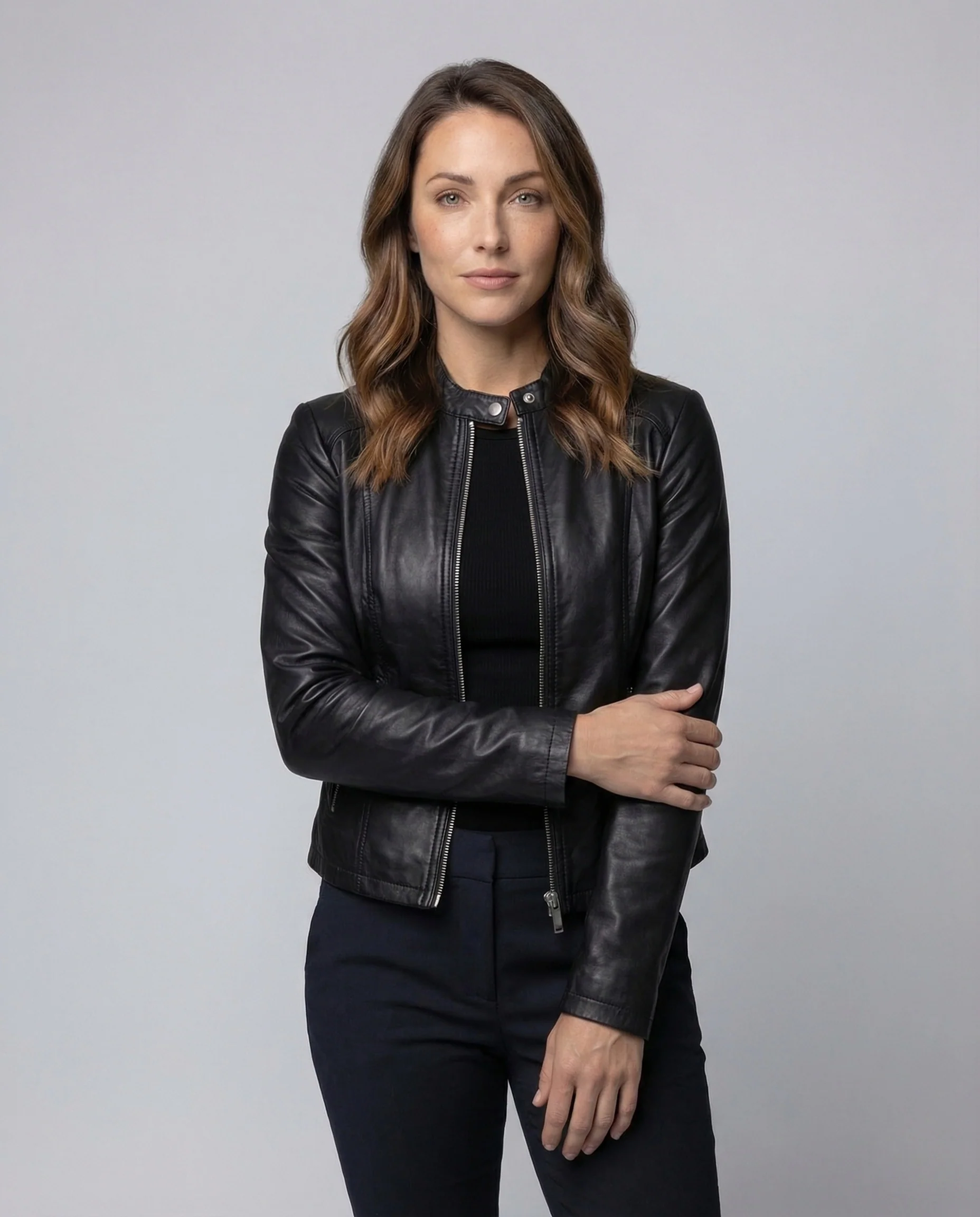 Damen Kunstlederjacke Kurz Minimalistisch - Image 2