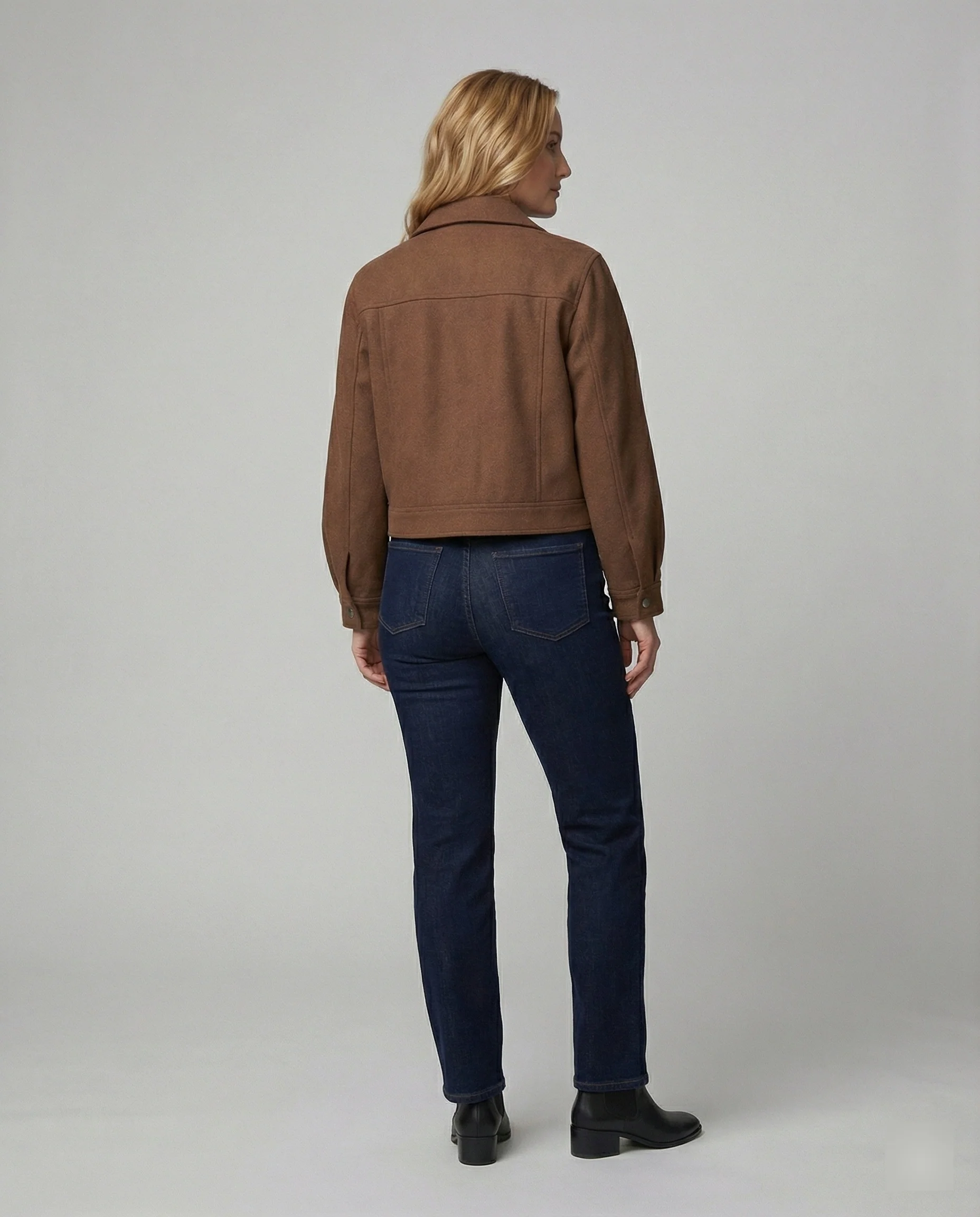 Kurze kastige Kunstleder-Bomberjacke mit matter Oberfläche, durchgehendem Reißverschluss und elastischem Saum Heidi-Mode - Image 4