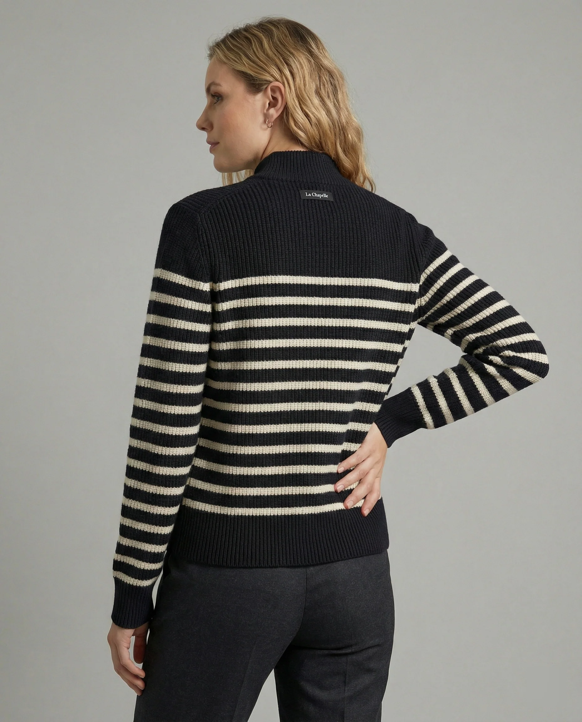 Kurze Strickjacke mit maritimen Blockstreifen Reißverschluss und Schalkragen Heidi-Mode - Image 3