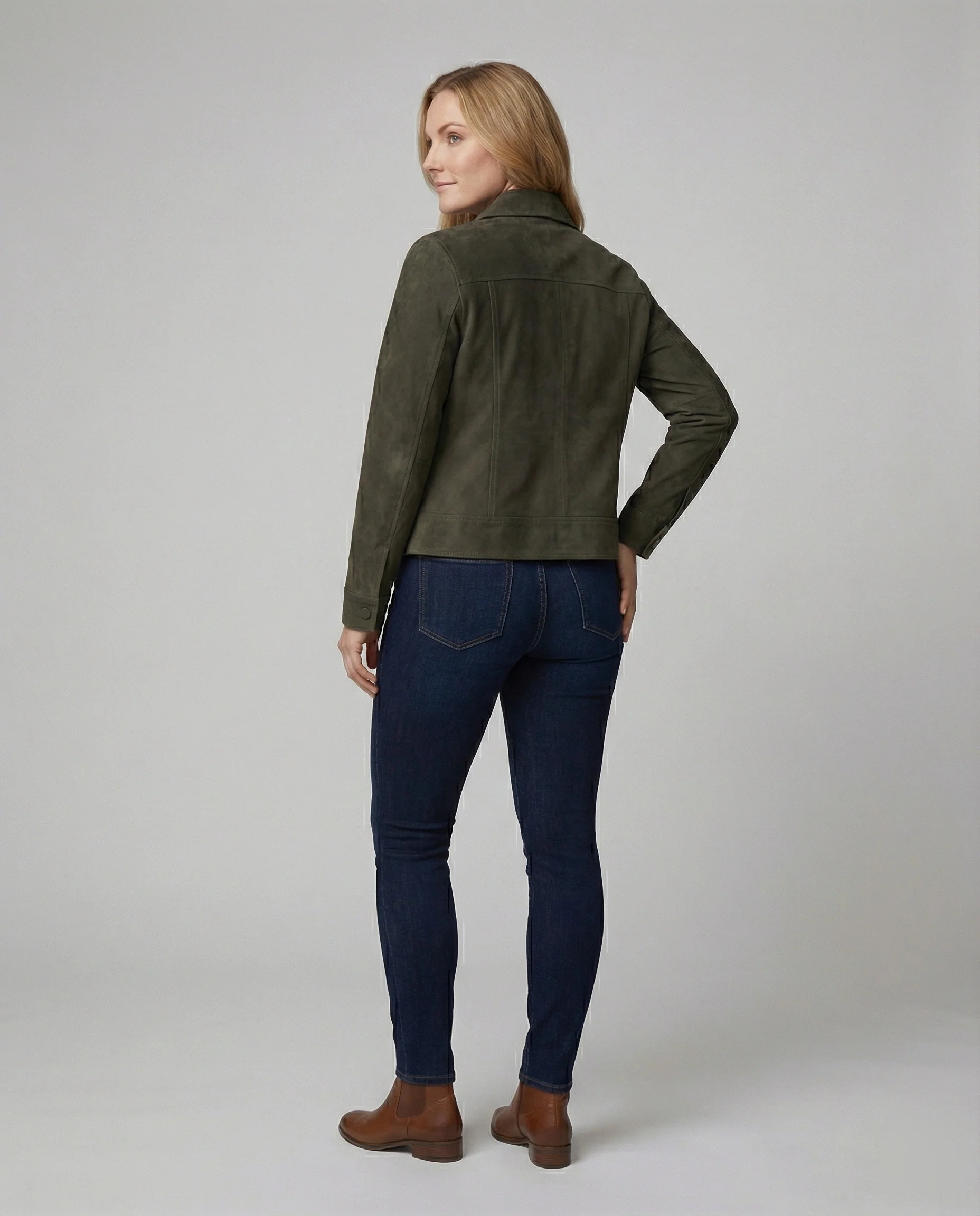 Kurze Velourslederjacke im Utility-Stil mit aufgesetzten Klappentaschen und bezogenen Knöpfen Heidi-Mode - Image 3
