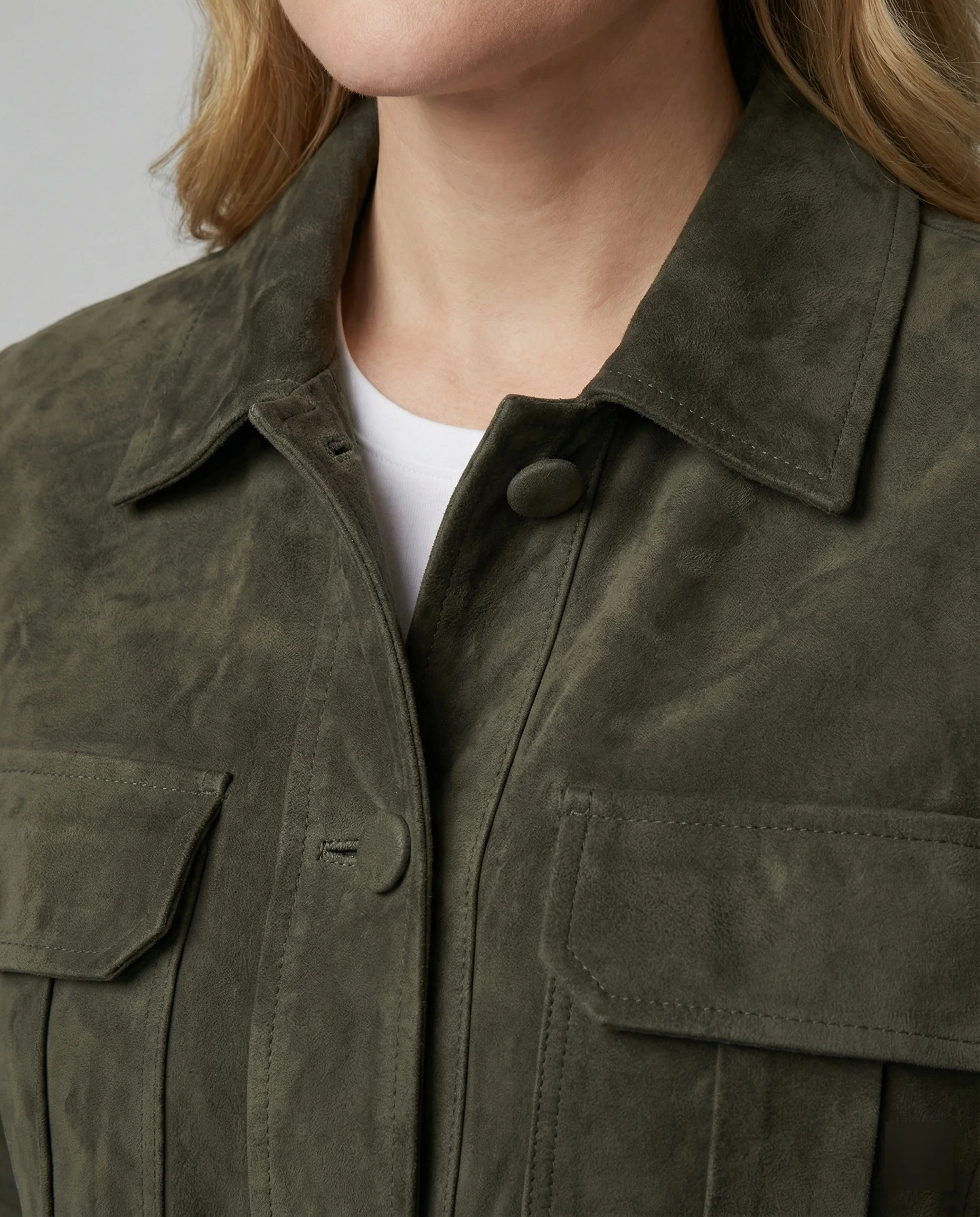 Kurze Velourslederjacke im Utility-Stil mit aufgesetzten Klappentaschen und bezogenen Knöpfen Heidi-Mode - Image 4