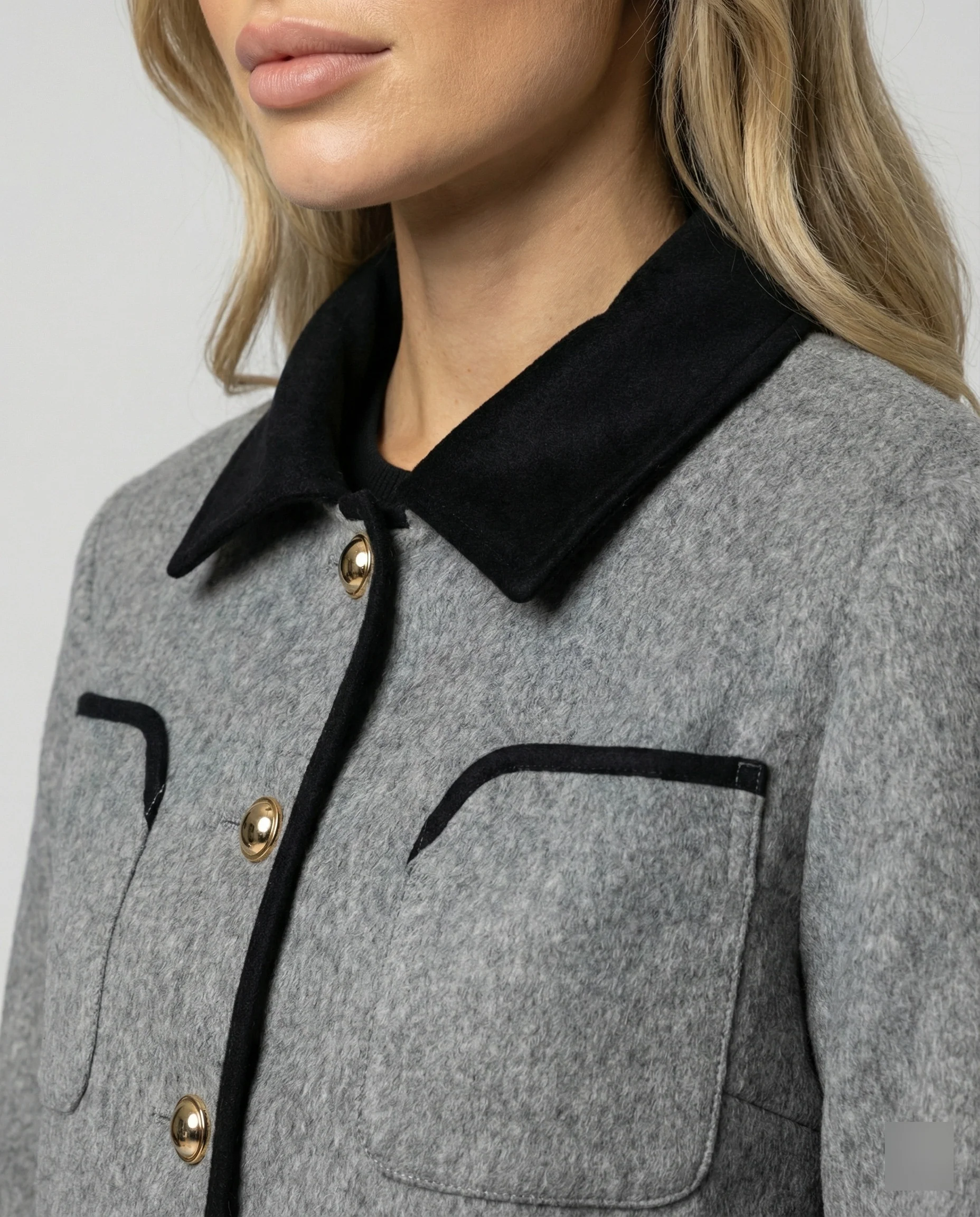 Damen kurze Wollmix-Tweedjacke mit Zierknopfleiste und Brusttasche Heidi-Mode - Image 3