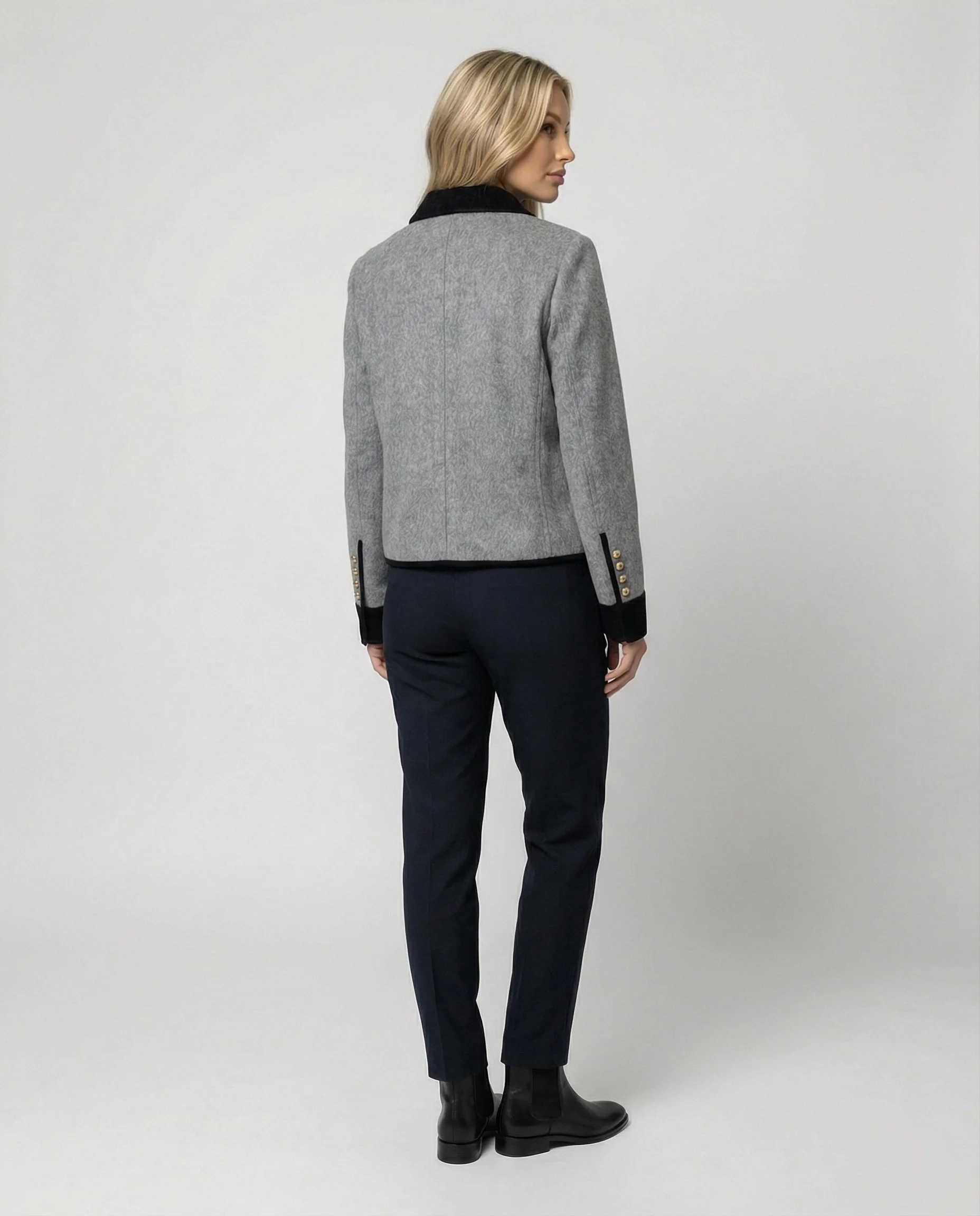 Damen kurze Wollmix-Tweedjacke mit Zierknopfleiste und Brusttasche Heidi-Mode - Image 4