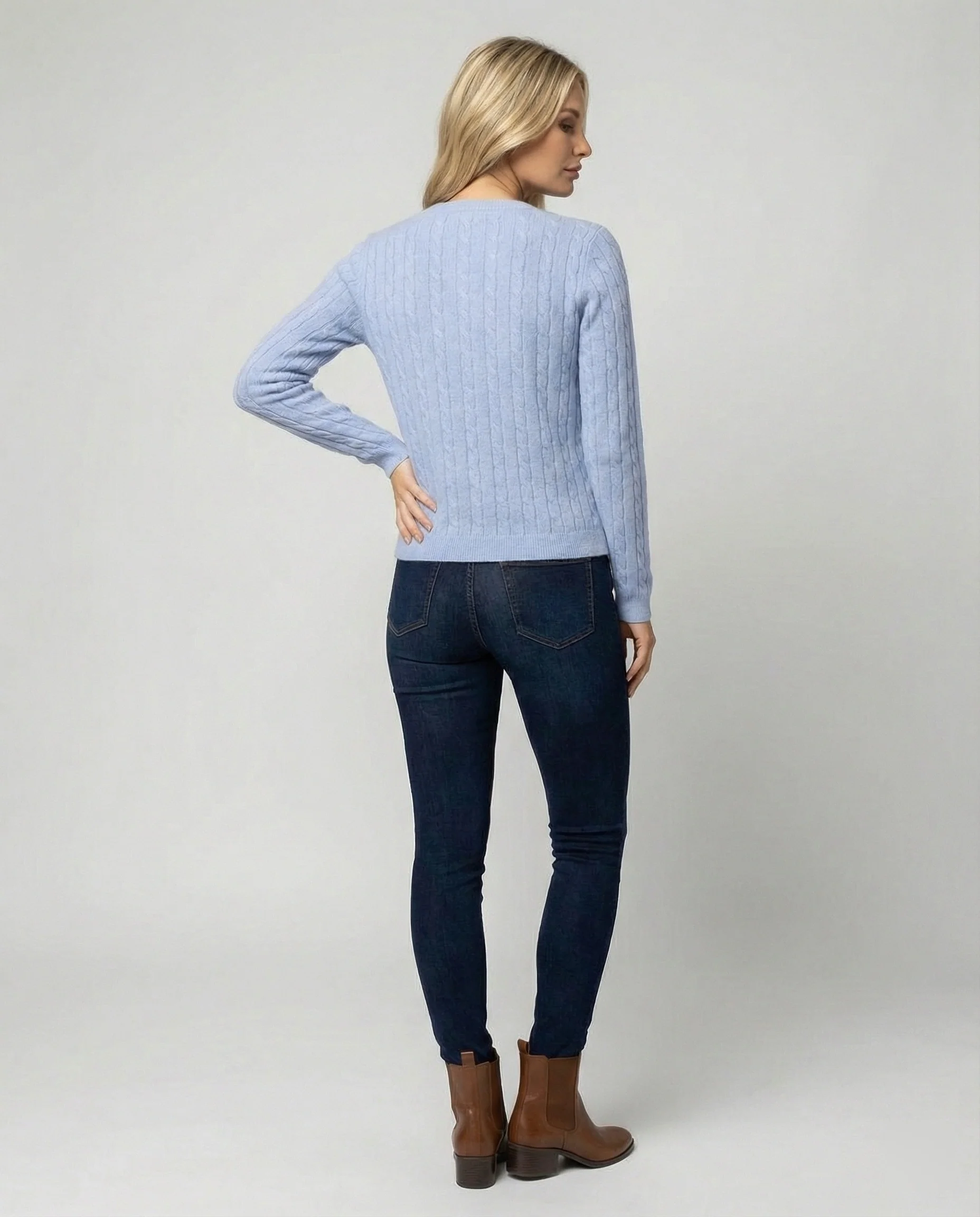 Damen kurzes Zopfmuster-Cardigan mit Rundhalsausschnitt und minimalistischer Knopfleiste Heidi-Mode - Image 4