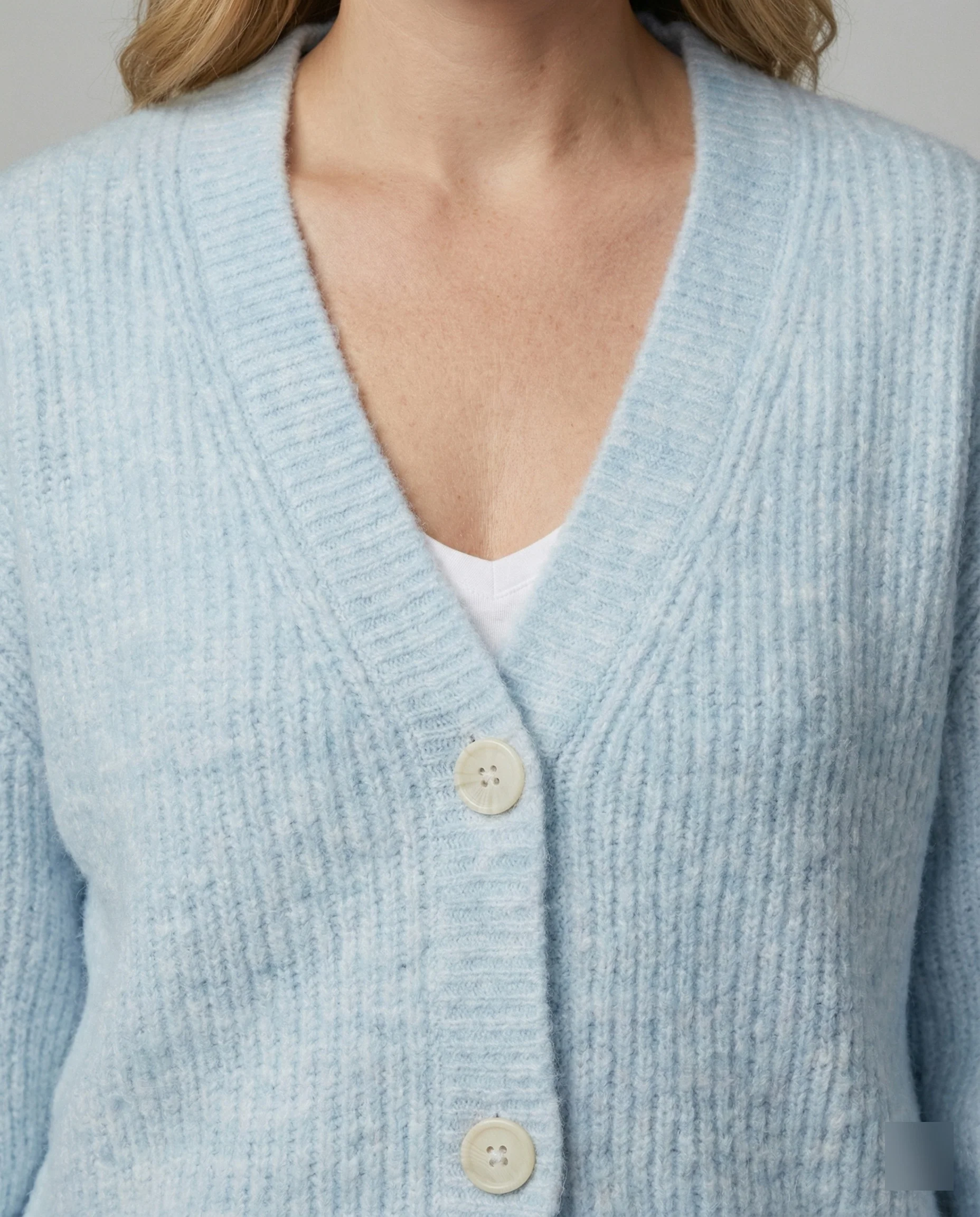 Kurzgeschnittener Cropped-Cardigan mit breiten Rippen, überschnittener Schulter und markanter Knopfleiste Heidi-Mode - Image 2