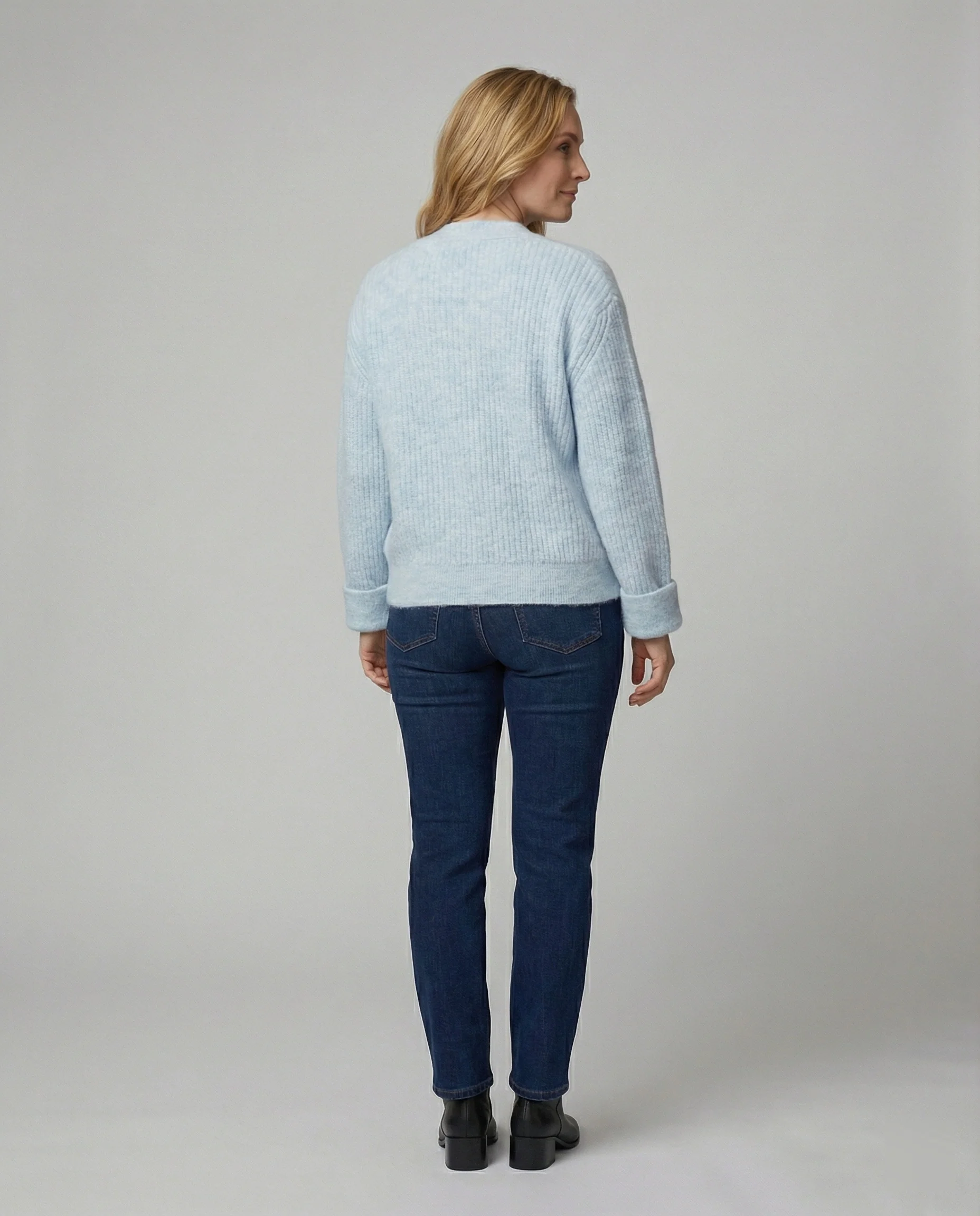 Kurzgeschnittener Cropped-Cardigan mit breiten Rippen, überschnittener Schulter und markanter Knopfleiste Heidi-Mode - Image 3