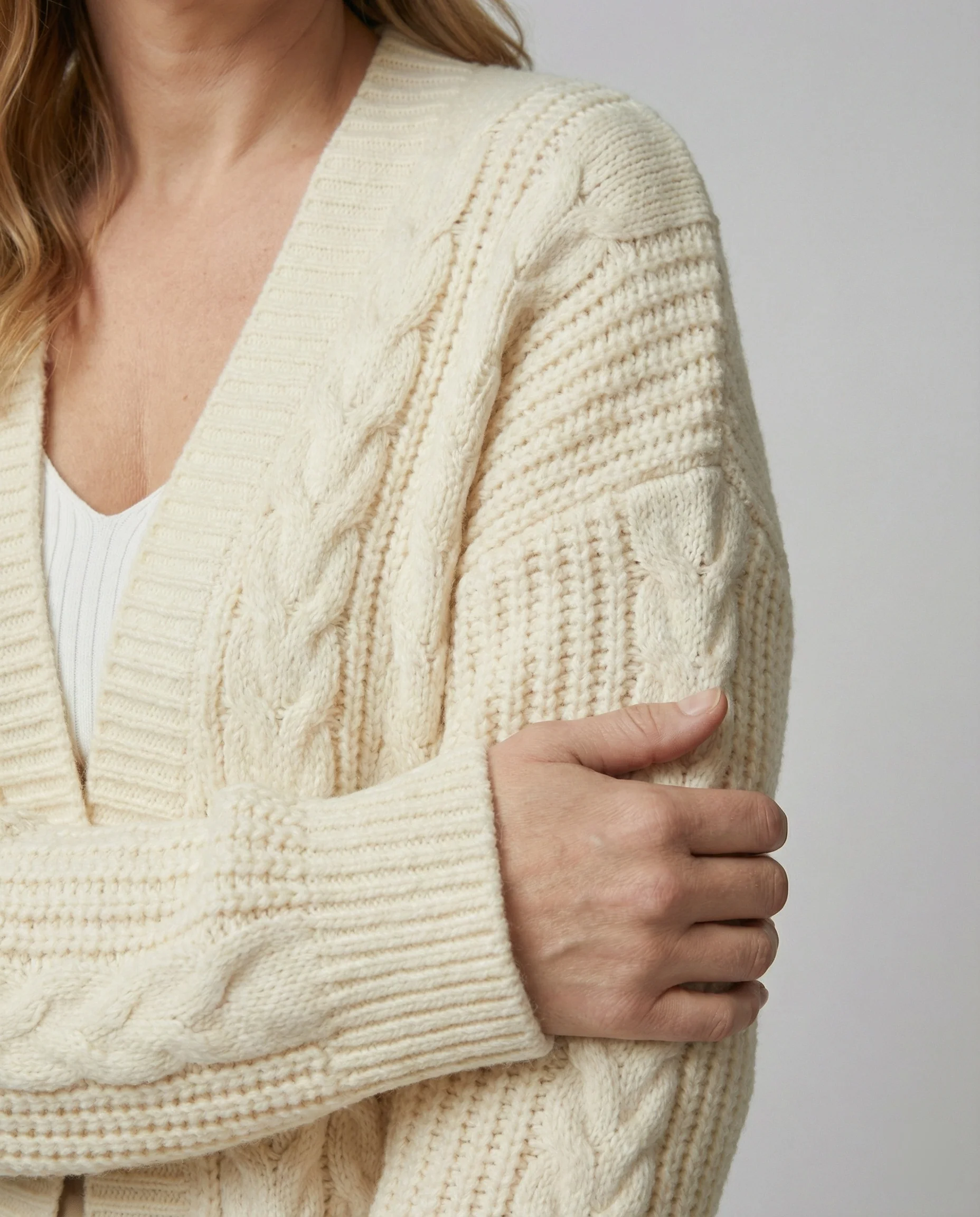 Langer offener Zopfmuster-Mantelcardigan mit voluminösen Glockenärmeln und geripptem Saum Heidi-Mode - Image 2