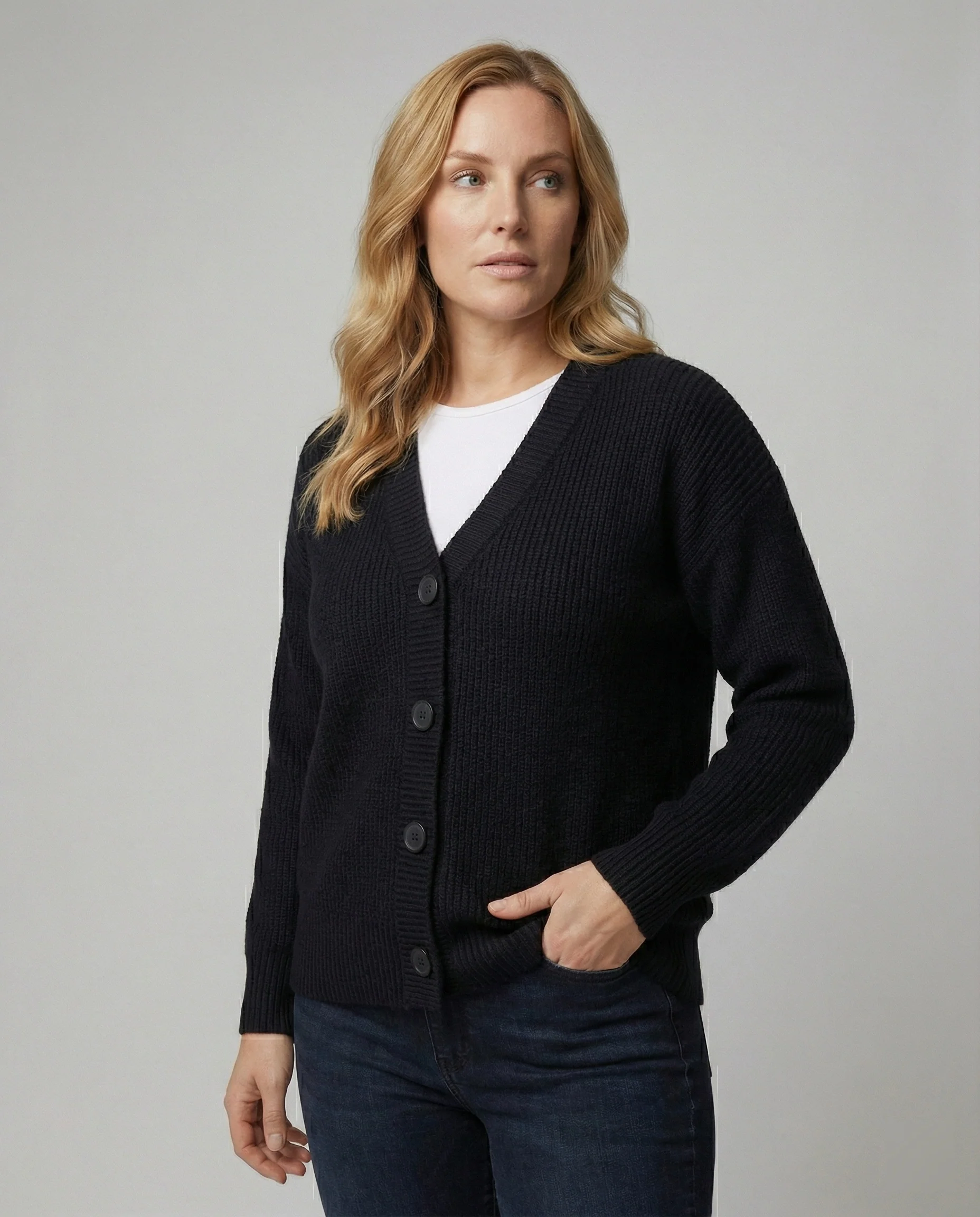 Lässiger Grobstrick-Cardigan mit tiefem V-Ausschnitt geripptem Knopfsteg und überschnittener Schulter Heidi-Mode - Image 5