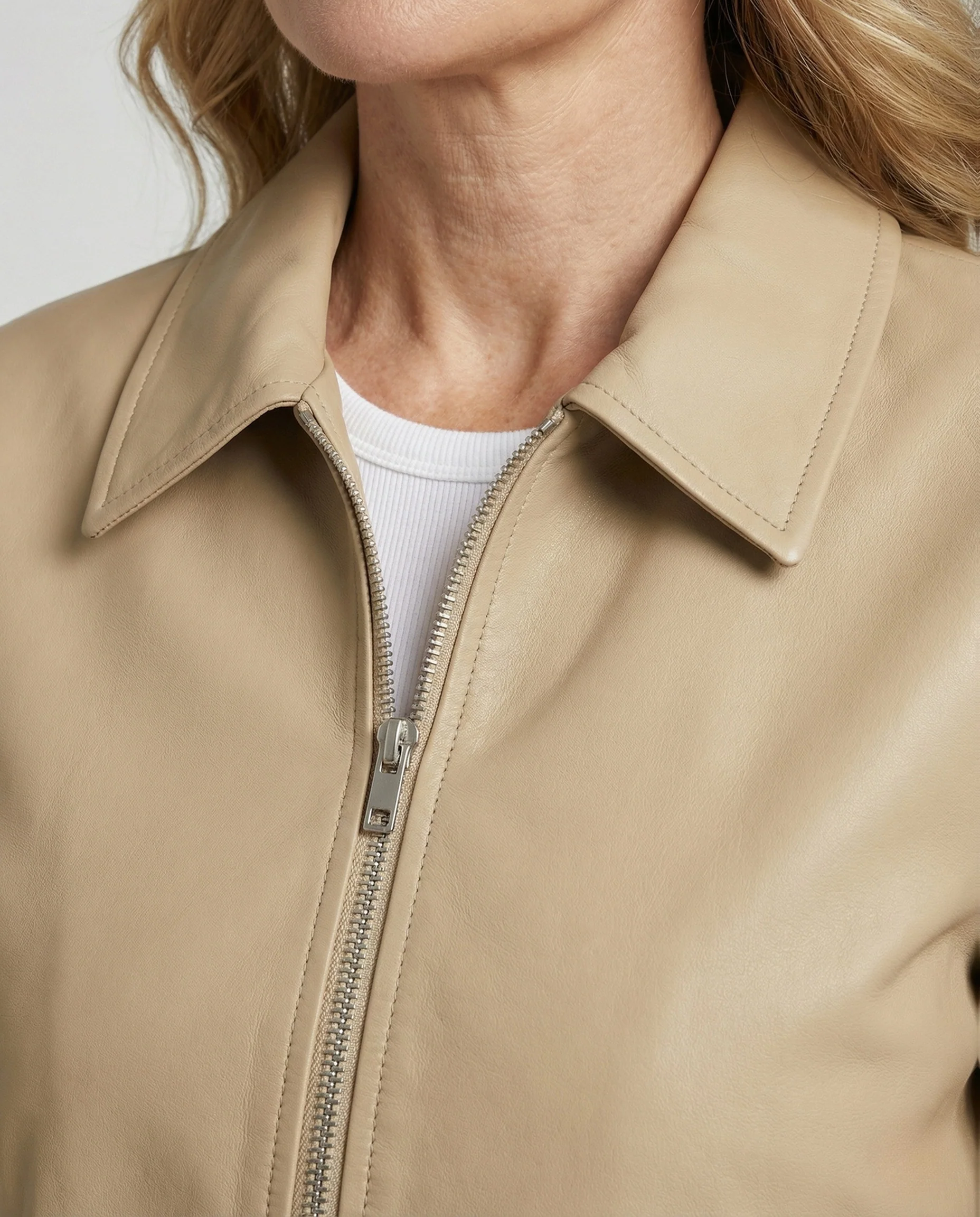 Lässiges Ensemble aus kurzer Blousonjacke und weiter Bundfaltenhose Heidi Mode - Image 2
