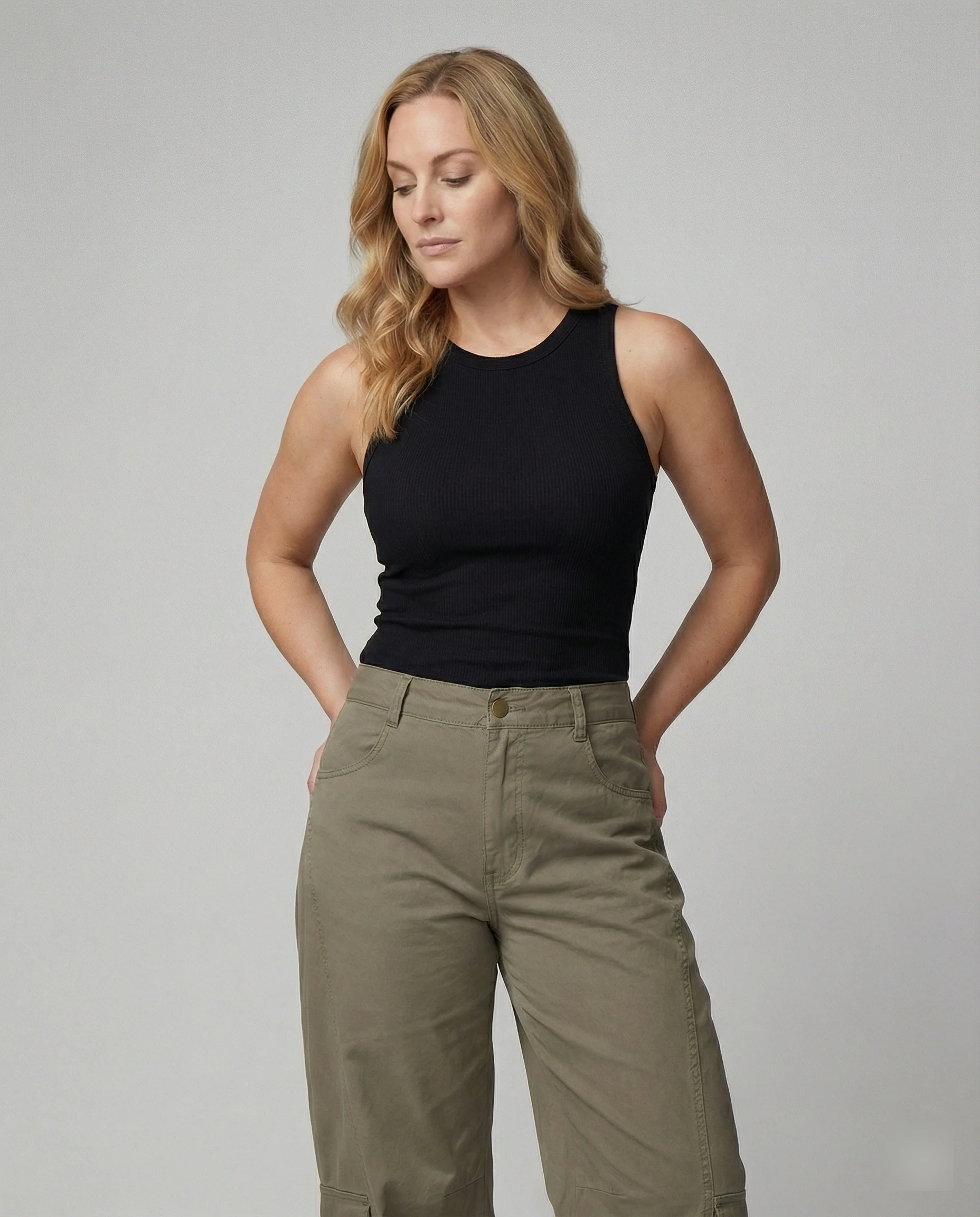 Legerweite Cargo-Palazzohose mit aufgesetzten Klappentaschen, Druckknopfdetails und mittelhohem Bund Heidi-Mode - Image 2
