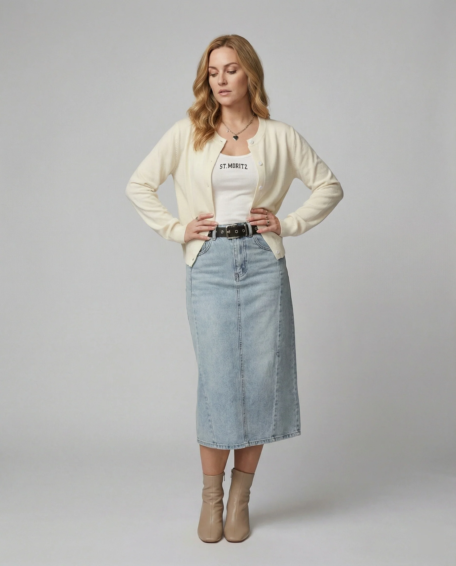 Leichte Feinstrick-Cardigan mit Rundhalsausschnitt, soften Rippbündchen und minimalistischer Knopfleiste Heidi-Mode - Image 3