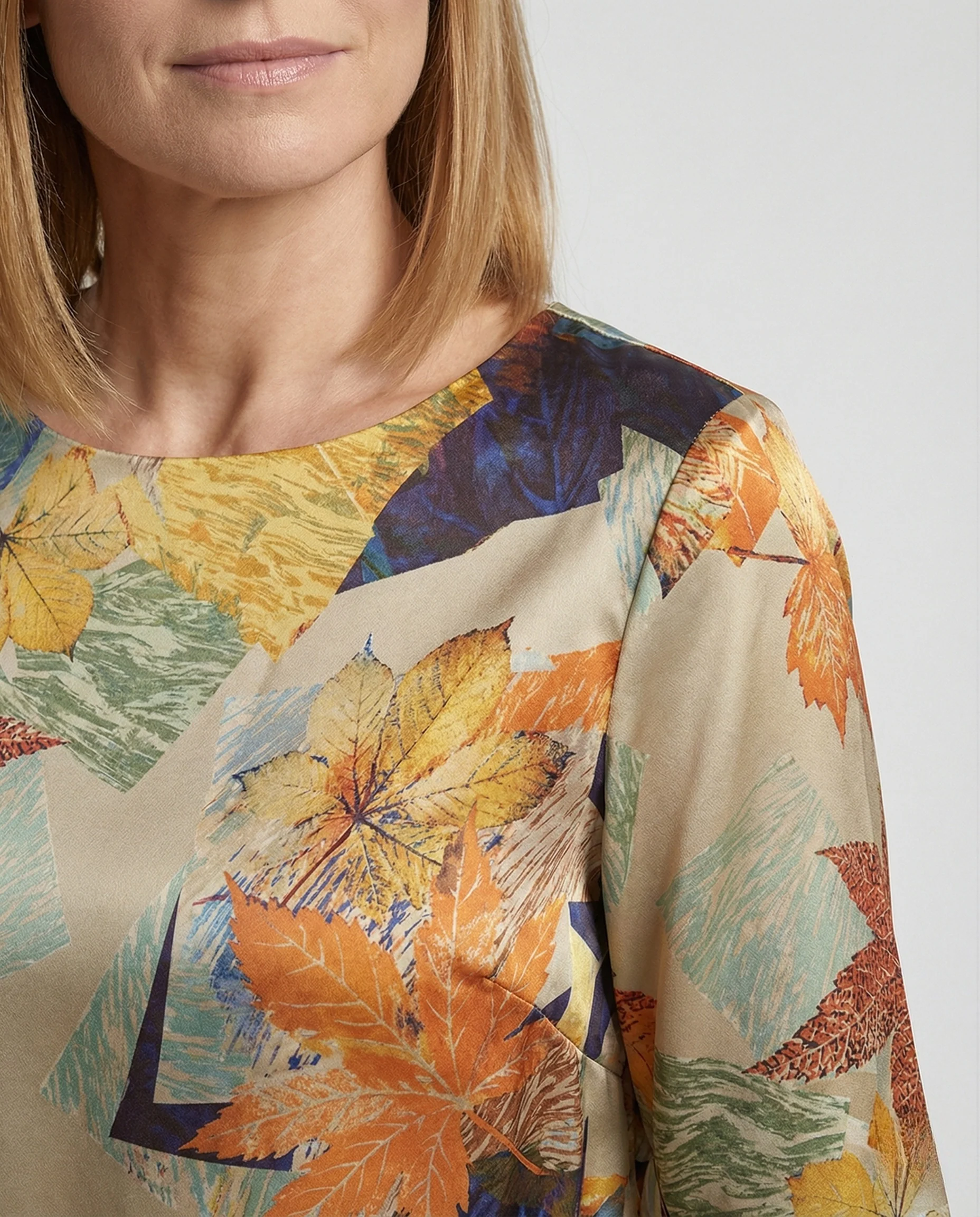 Seidenoptik Bluse Damen Mit Blattprint - Image 3