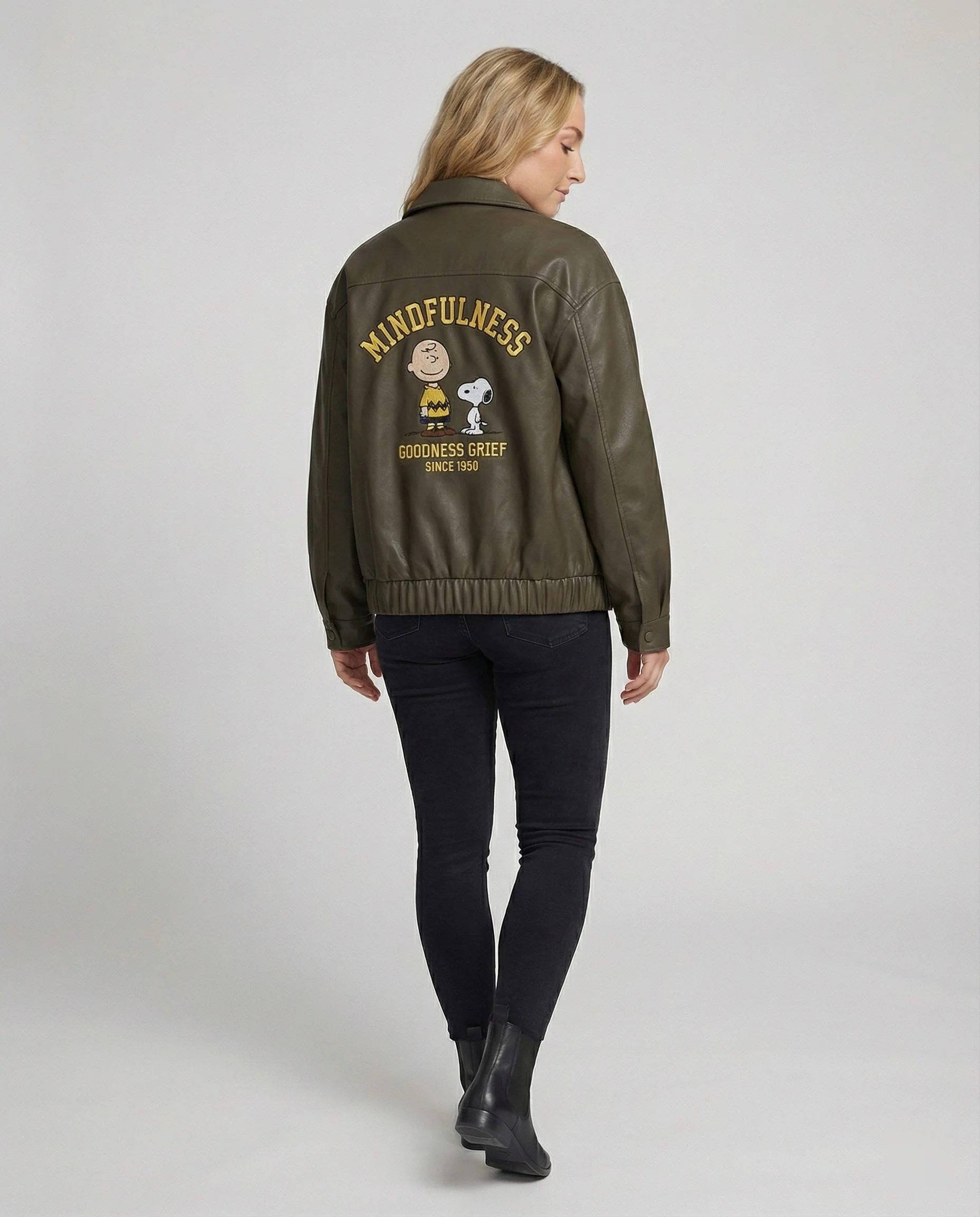 Lockere Kunstlederjacke im Bomberstil mit gesticktem Rückenmotiv, Druckknopfverschluss und elastischem Saum Heidi-Mode - Image 4
