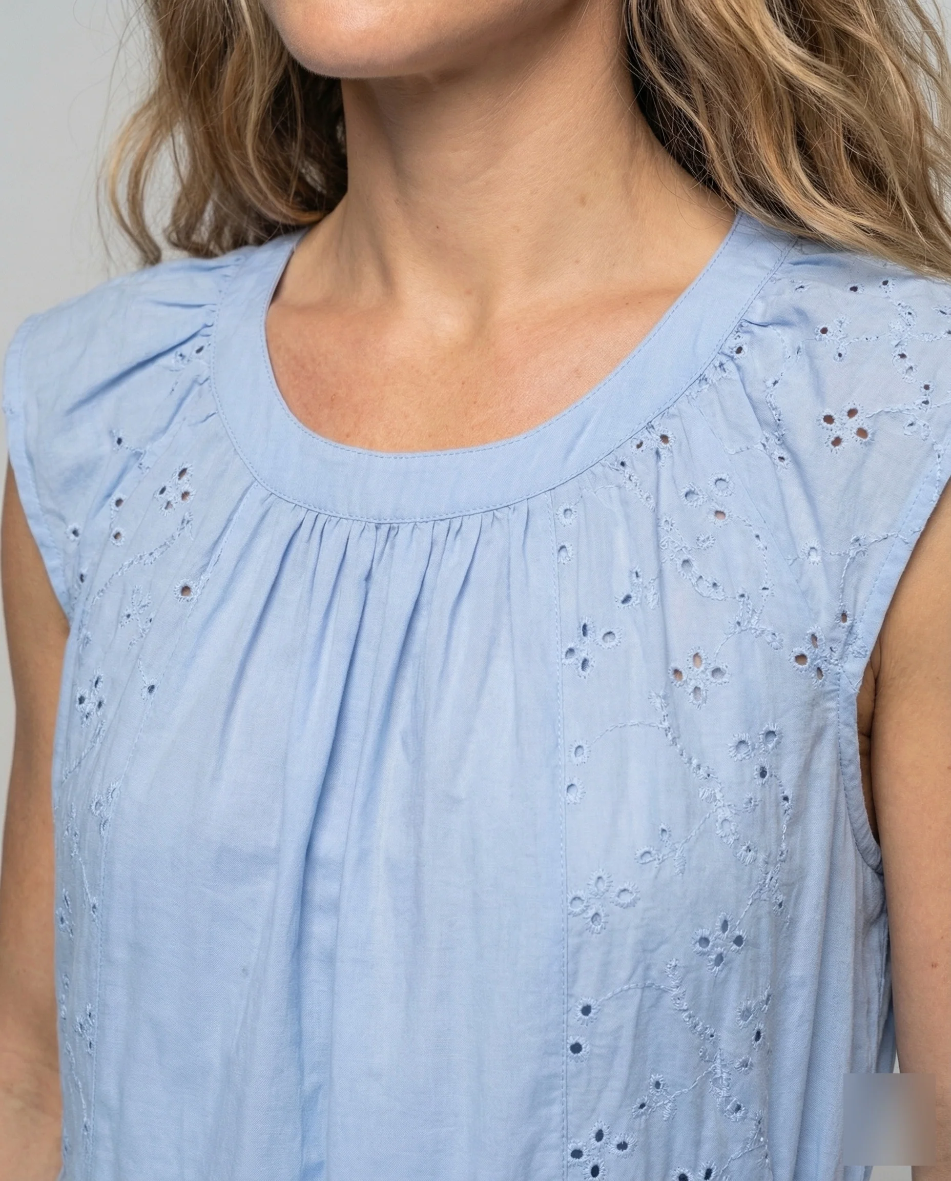 Damen Baumwoll Maxikleid mit Broderie Einsätzen - Image 3