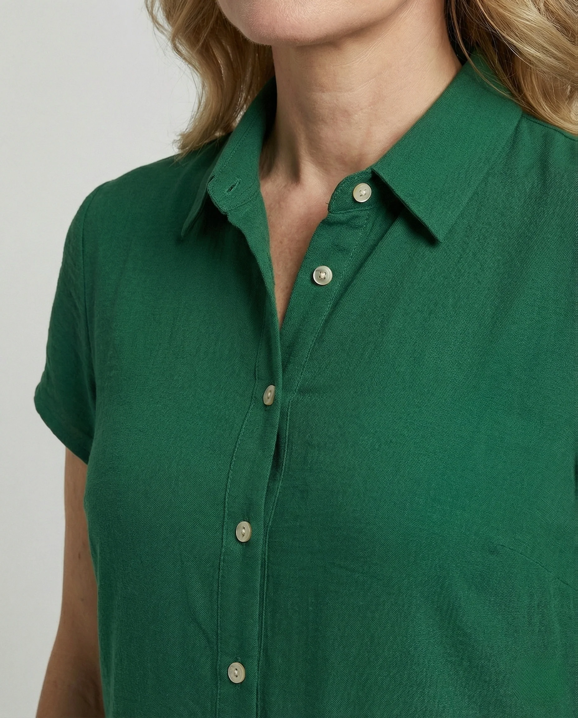 Damen Hemdblusen-Maxikleid mit Knopfleiste und Gürtel - Image 4