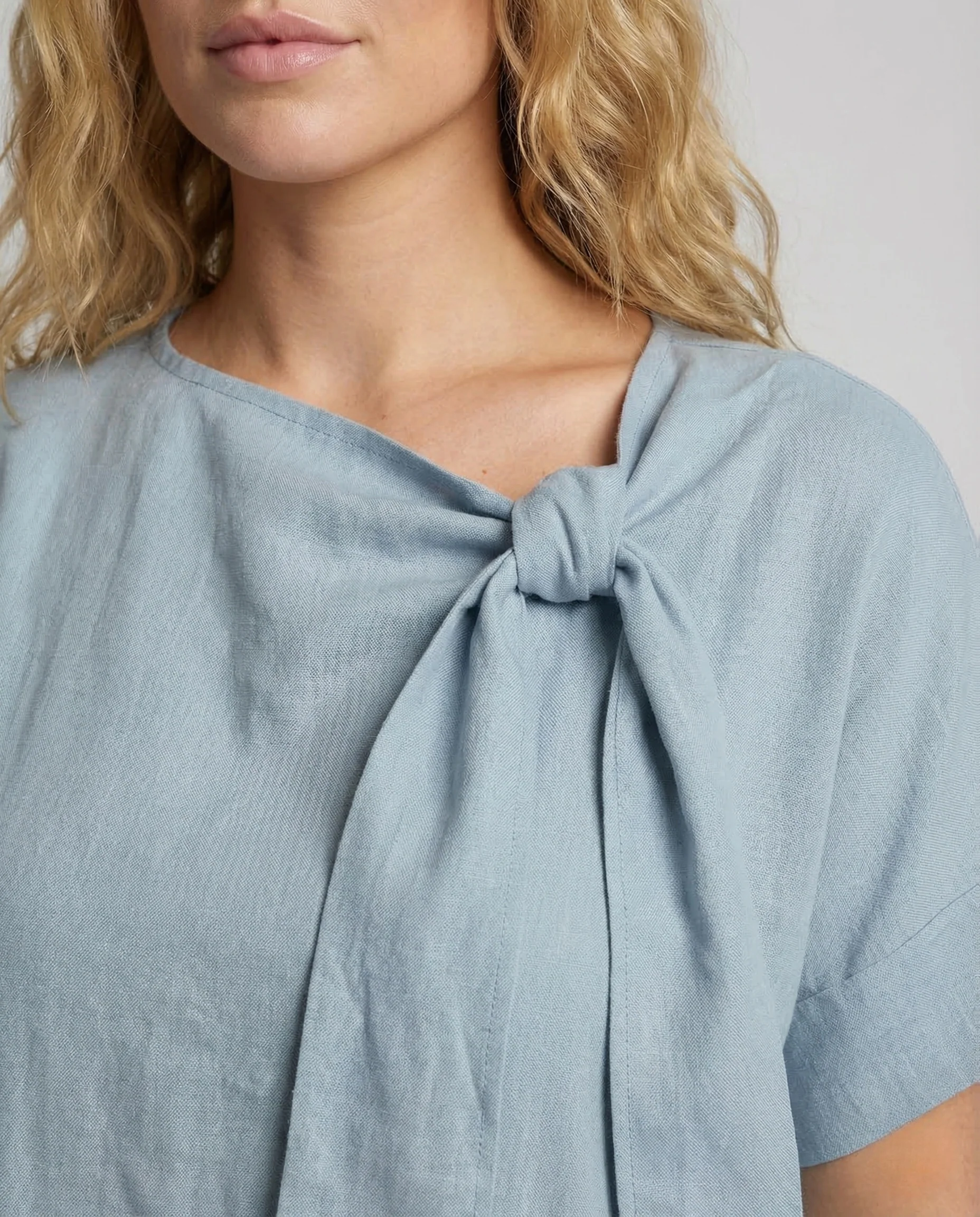 Damen Maxikleid Knotenkragen Taschen - Image 3