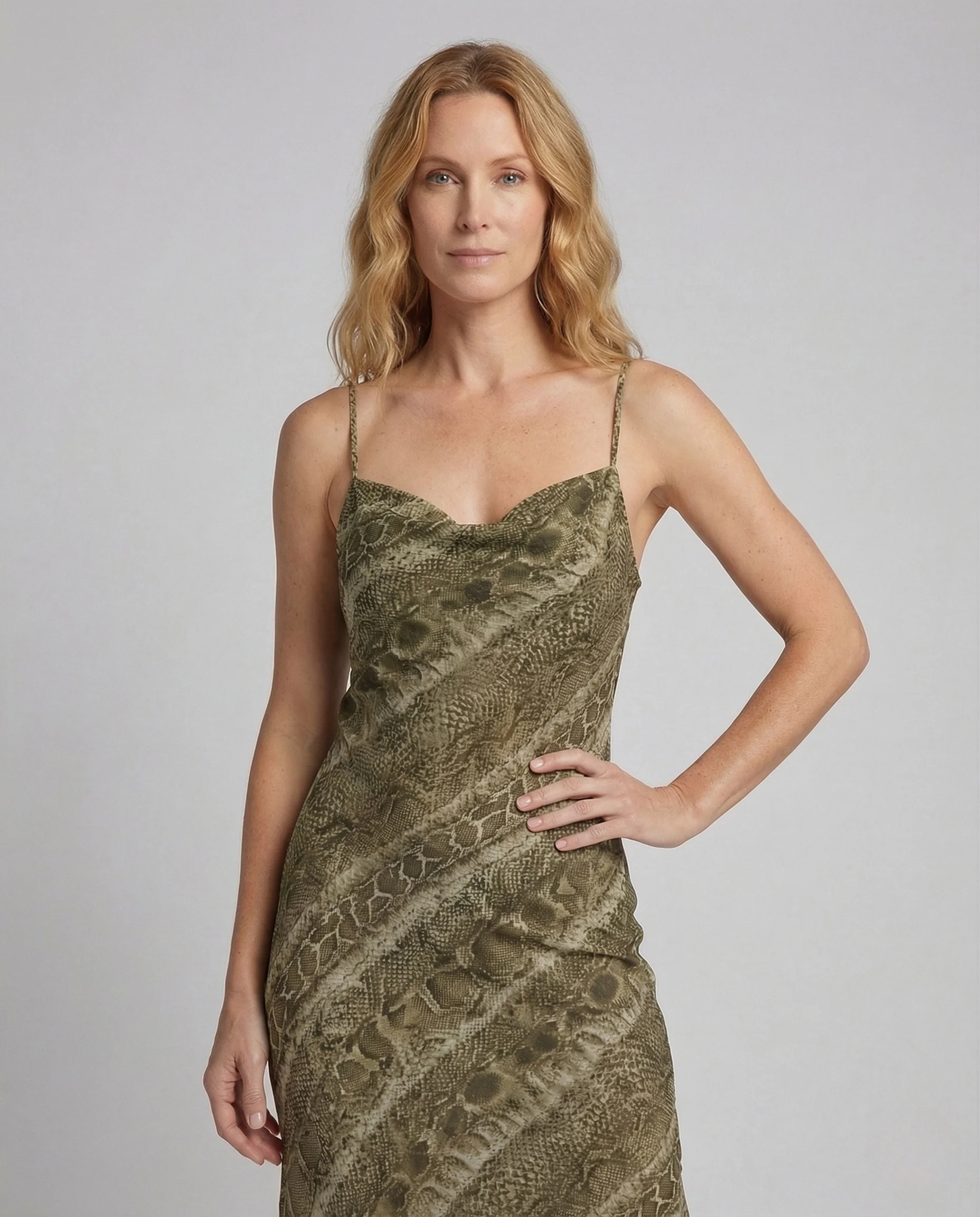 Damen Satin Maxikleid mit Beinschlitz - Image 2