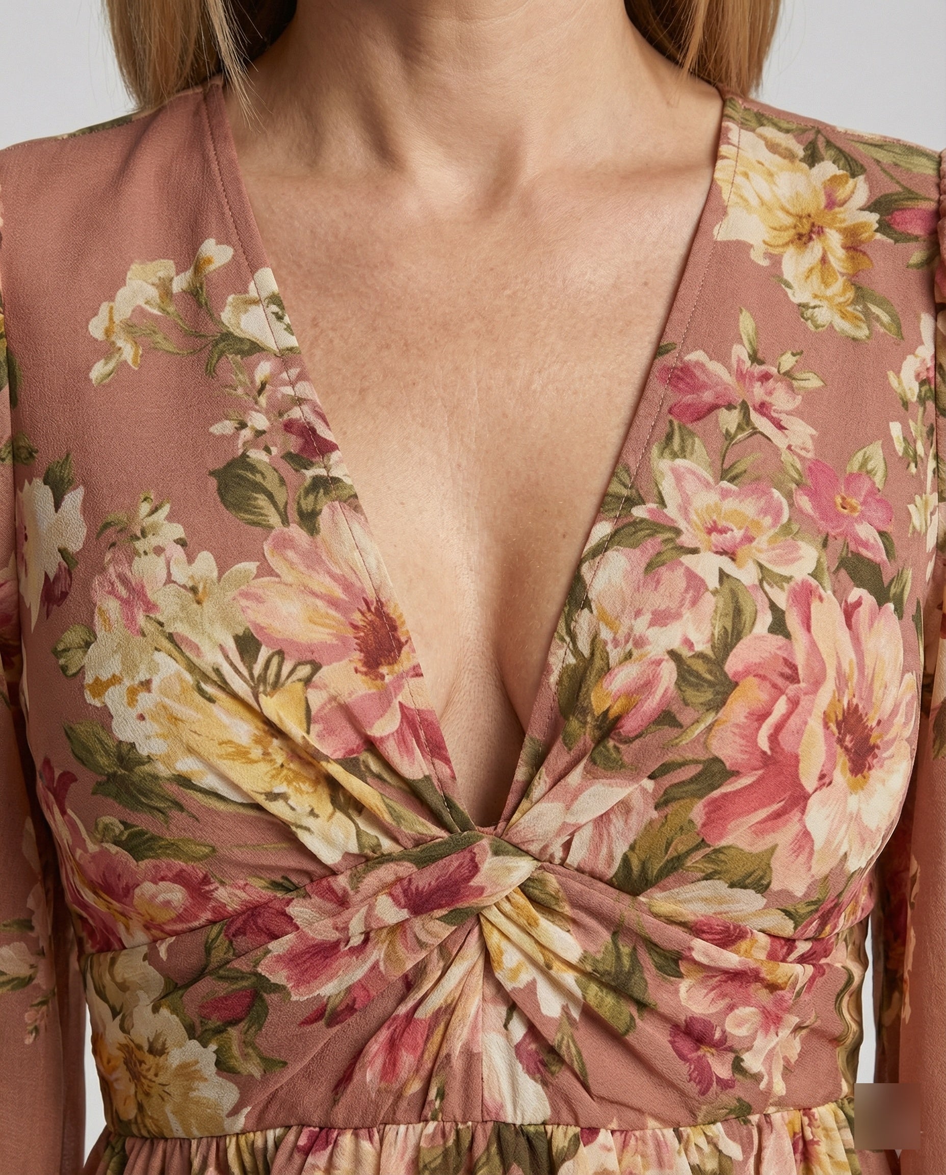 Damen Minikleid mit tiefem V-Ausschnitt - Image 5