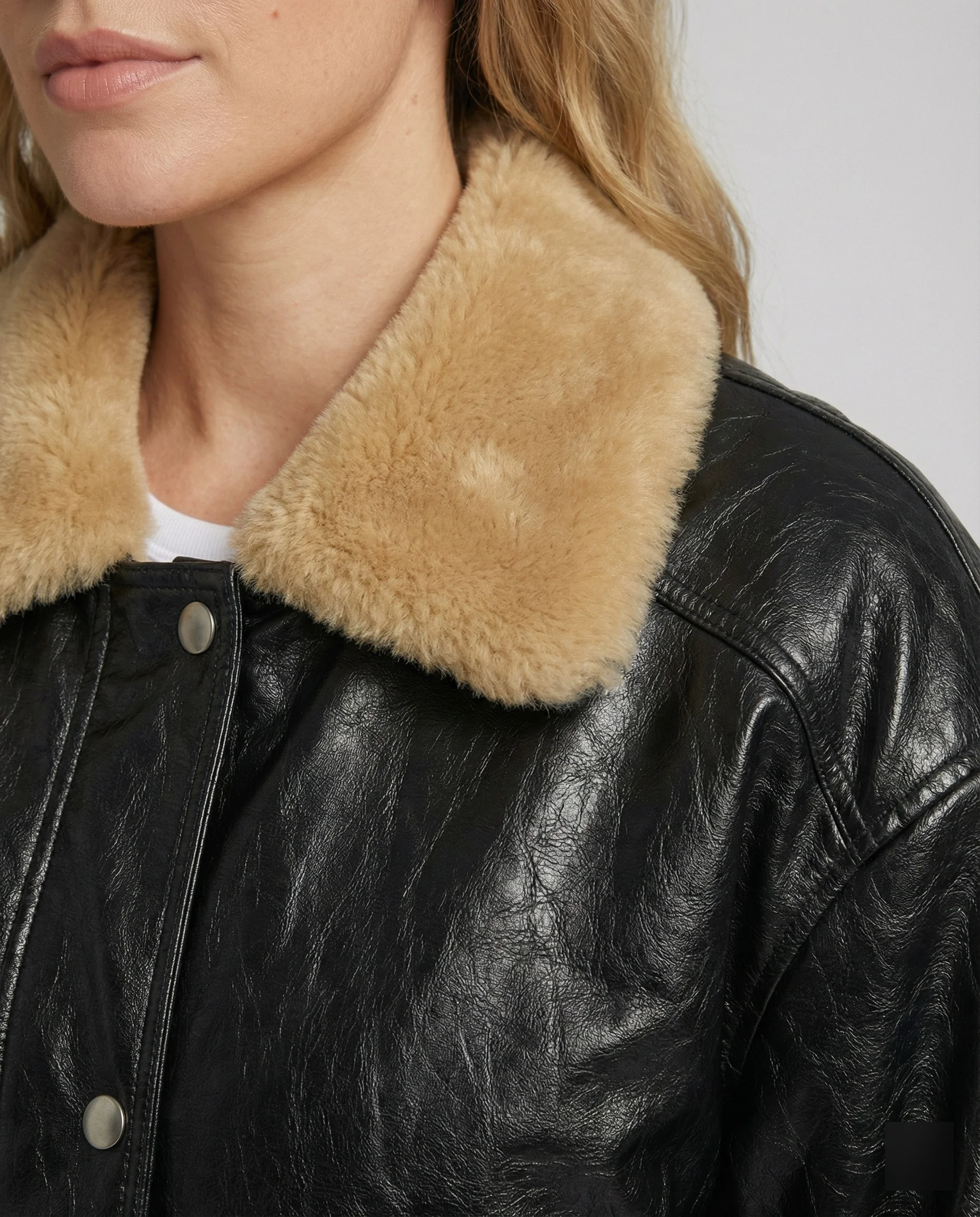 Oversize-Lackblouson mit Teddykragen, verdeckter Druckknopffront und kastiger Silhouette Heidi-Mode - Image 3