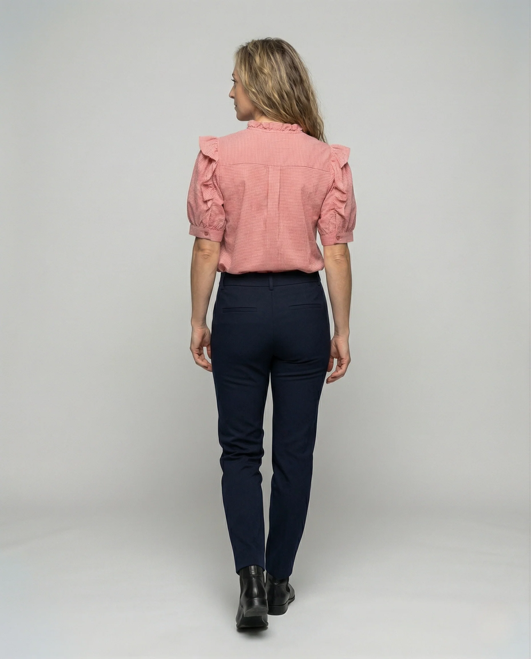 Damen Volantbluse mit Asymmetrischer Rüschenfront - Image 4