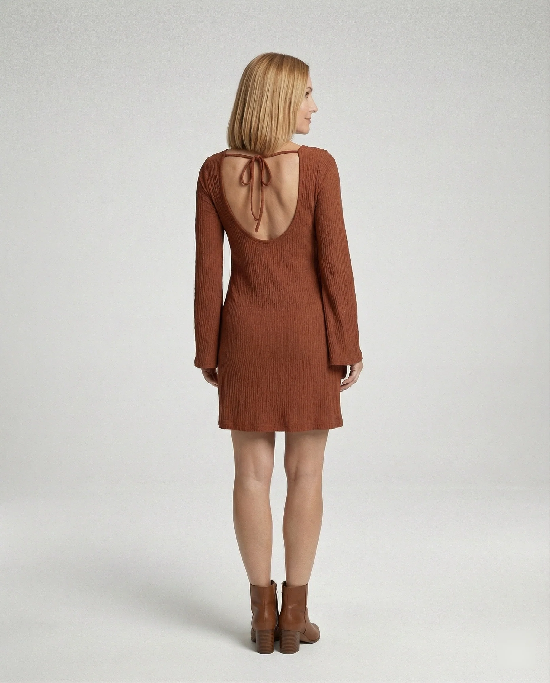 Damen Minikleid rückenfrei mit Bindeband - Image 3