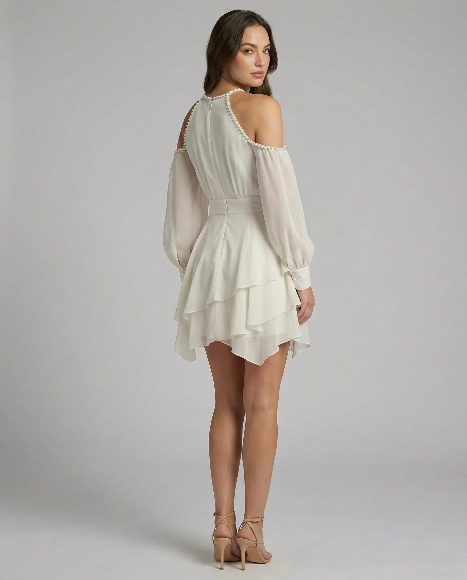 Schulterfreies Chiffon-Minikleid mit Halterhalsausschnitt, Ballonärmeln und gestuftem Volantrock Heidi Mode - Image 2