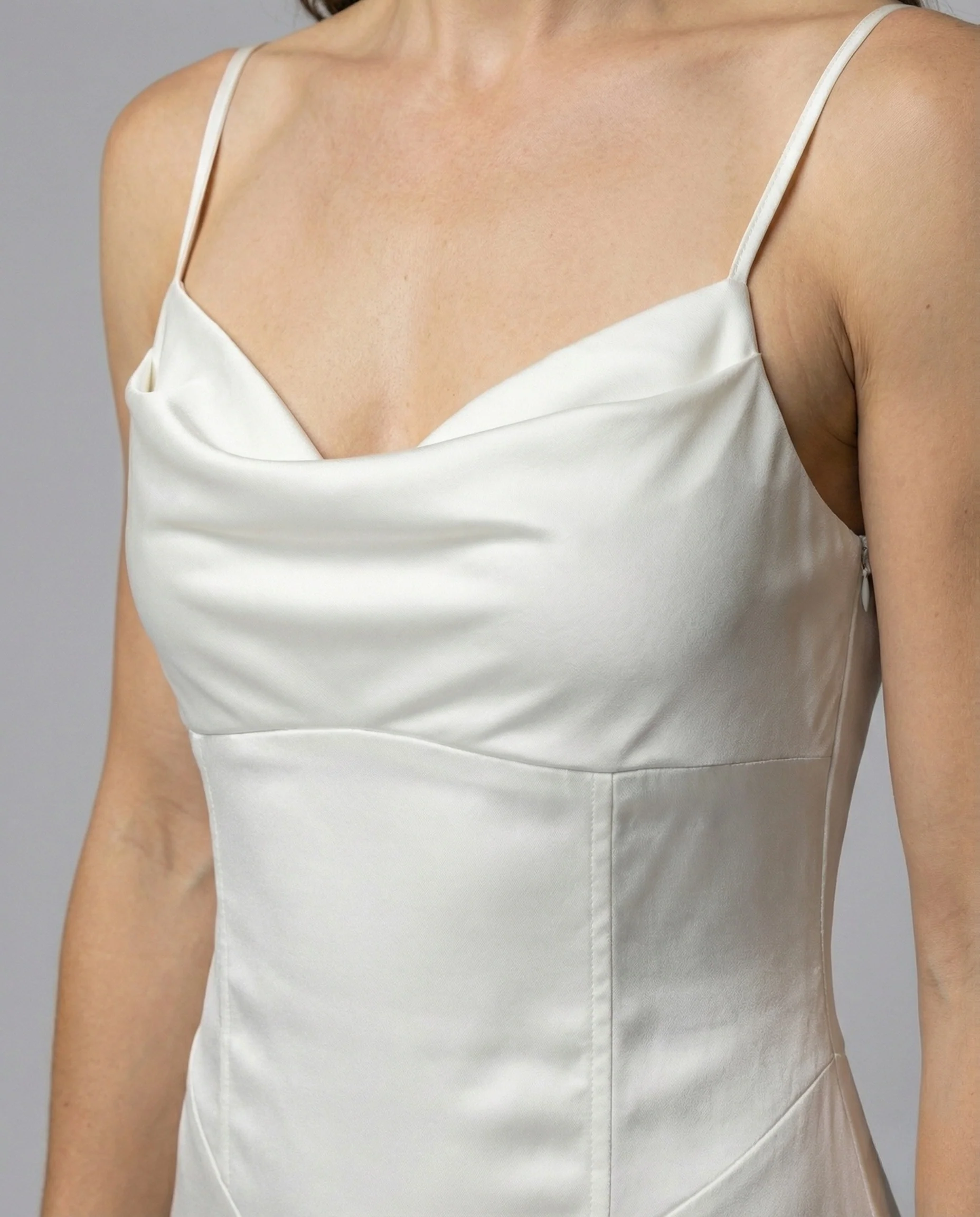 Damen Seidiges Slipkleid mit Wasserfallausschnitt - Image 3