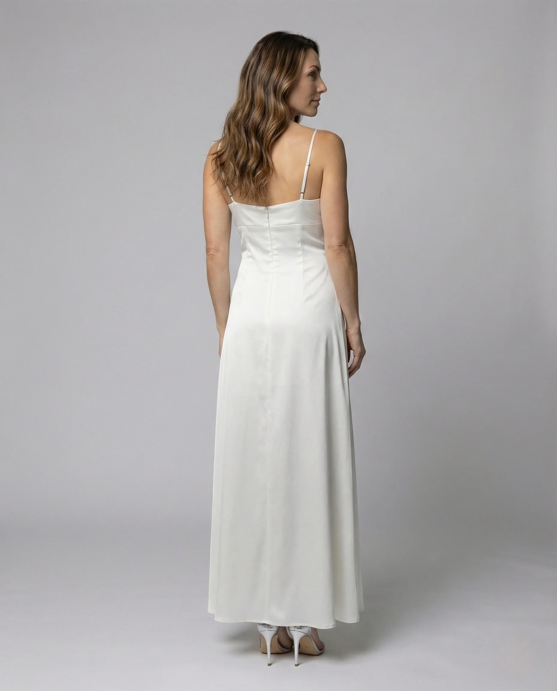 Damen Seidiges Slipkleid mit Wasserfallausschnitt - Image 4