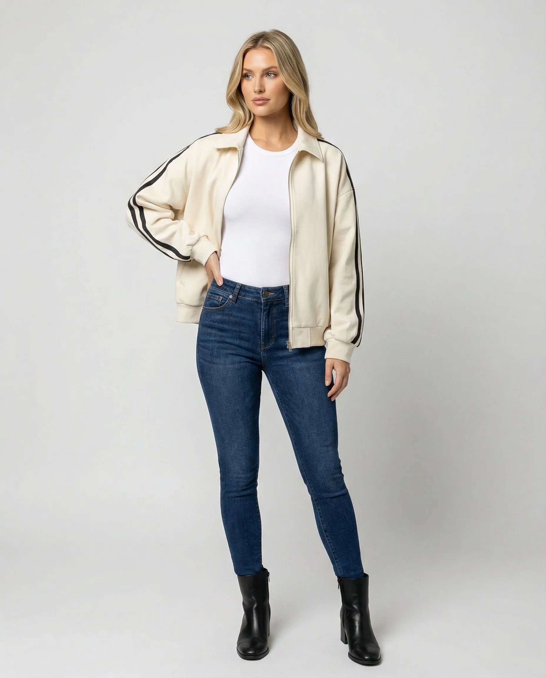 Damen sportlich-elegante weite Reißverschlussjacke mit Hemdkragen, Eingrifftaschen und kontrastierenden Ärmelstreifen Heidi-Mode - Image 2