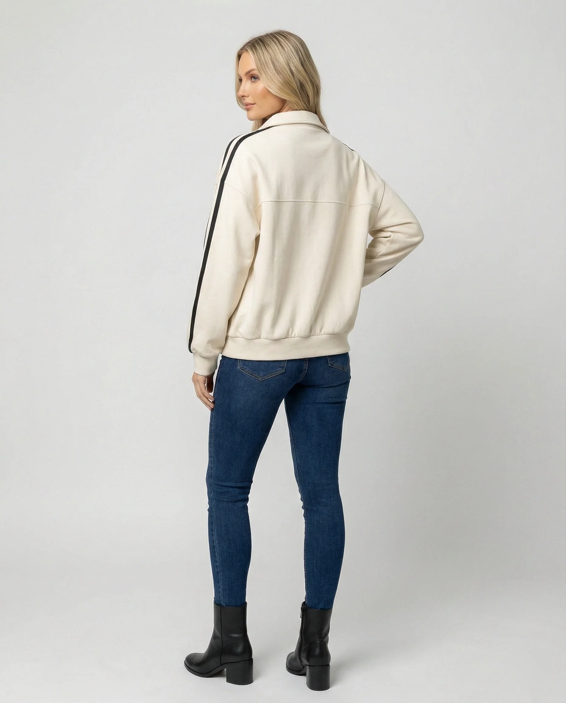 Damen sportlich-elegante weite Reißverschlussjacke mit Hemdkragen, Eingrifftaschen und kontrastierenden Ärmelstreifen Heidi-Mode - Image 4