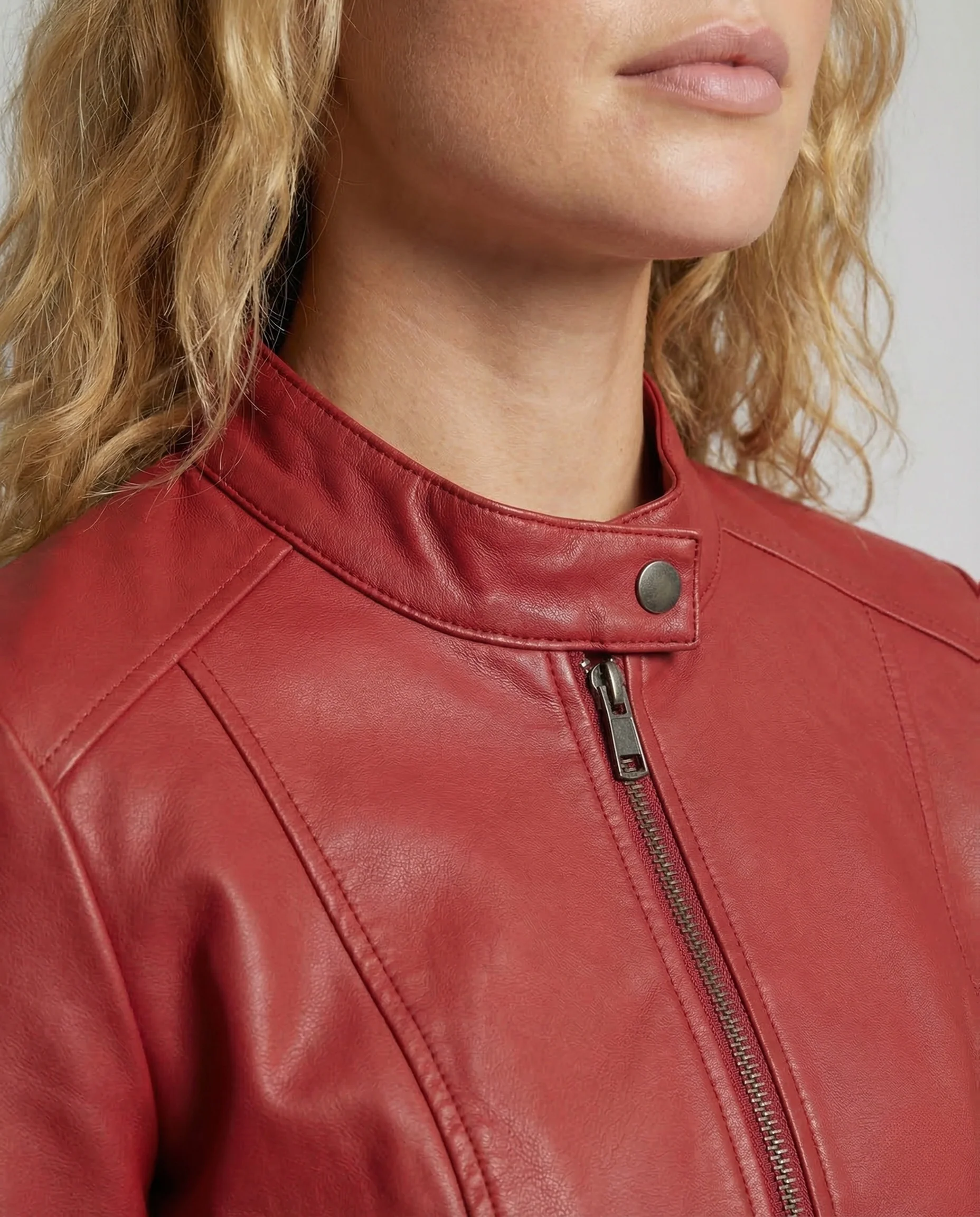 Damen Kunstlederjacke Tailliert Stehkragen - Image 3