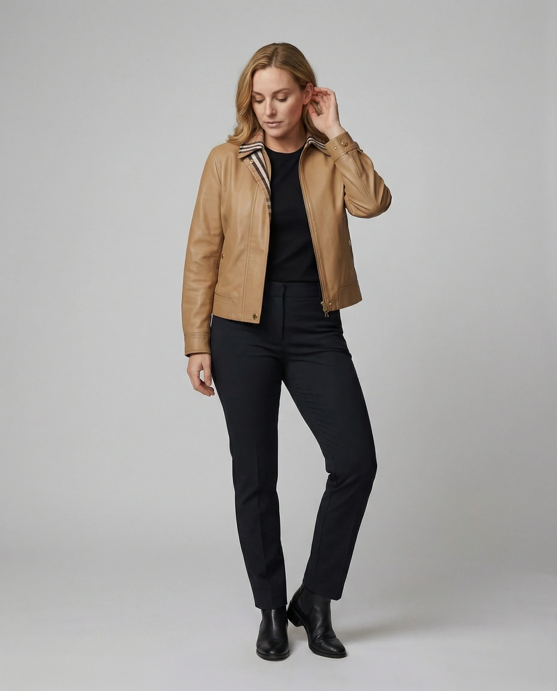 Taillierte Kurzjacke aus Kunstleder mit karierter Innenblende und Reißverschluss Heidi-Mode - Image 3