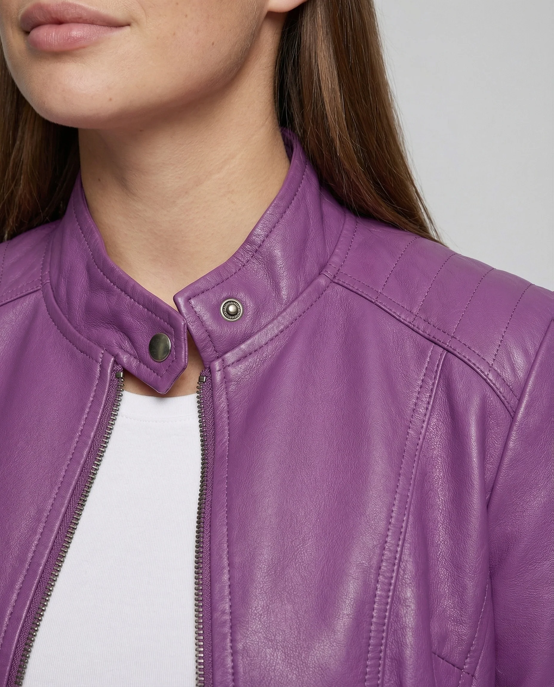 Damen Lederoptik Kurzjacke Tailliert Stehkragen Reißverschlusstaschen - Image 3