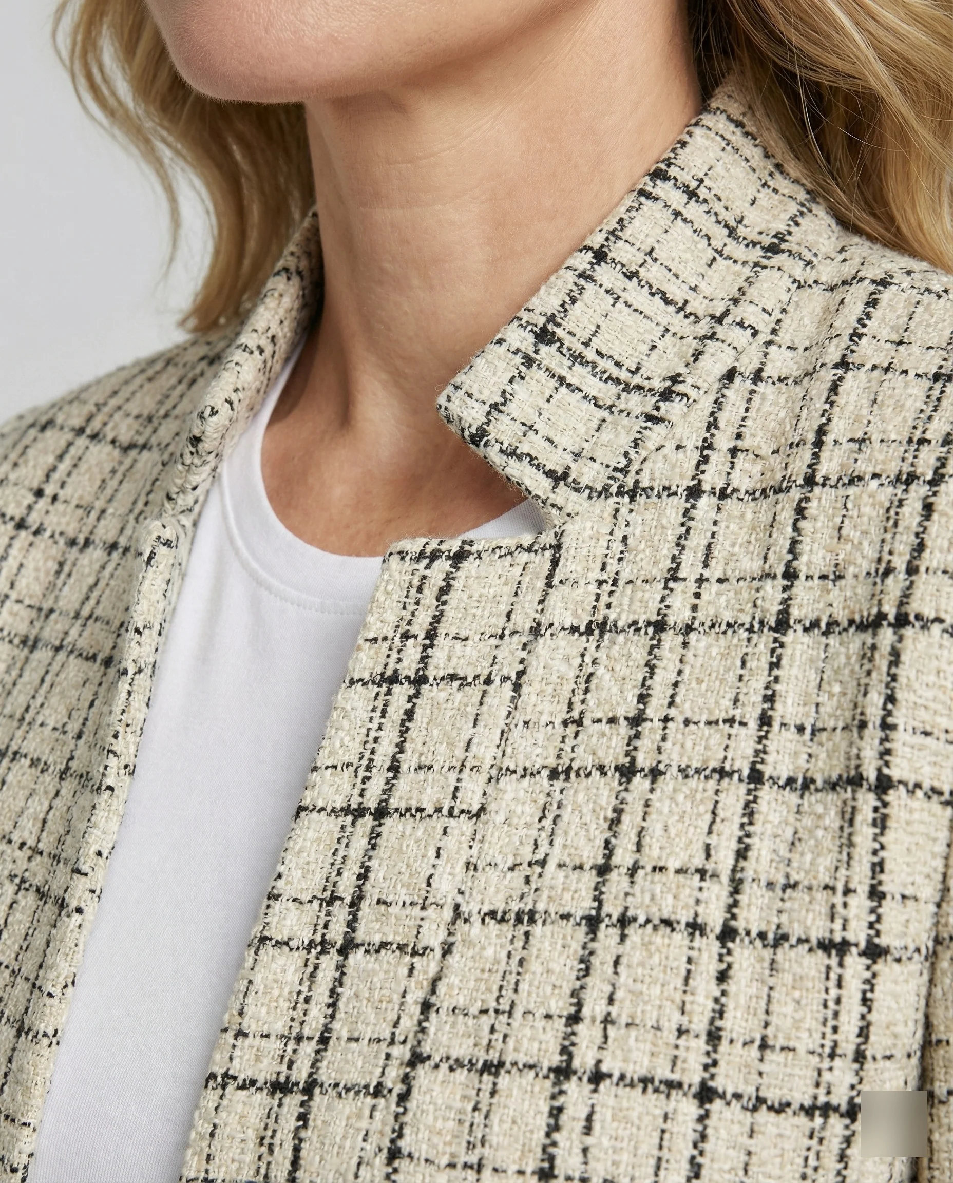 Damen Blazer Bouclé tailliert - Image 5