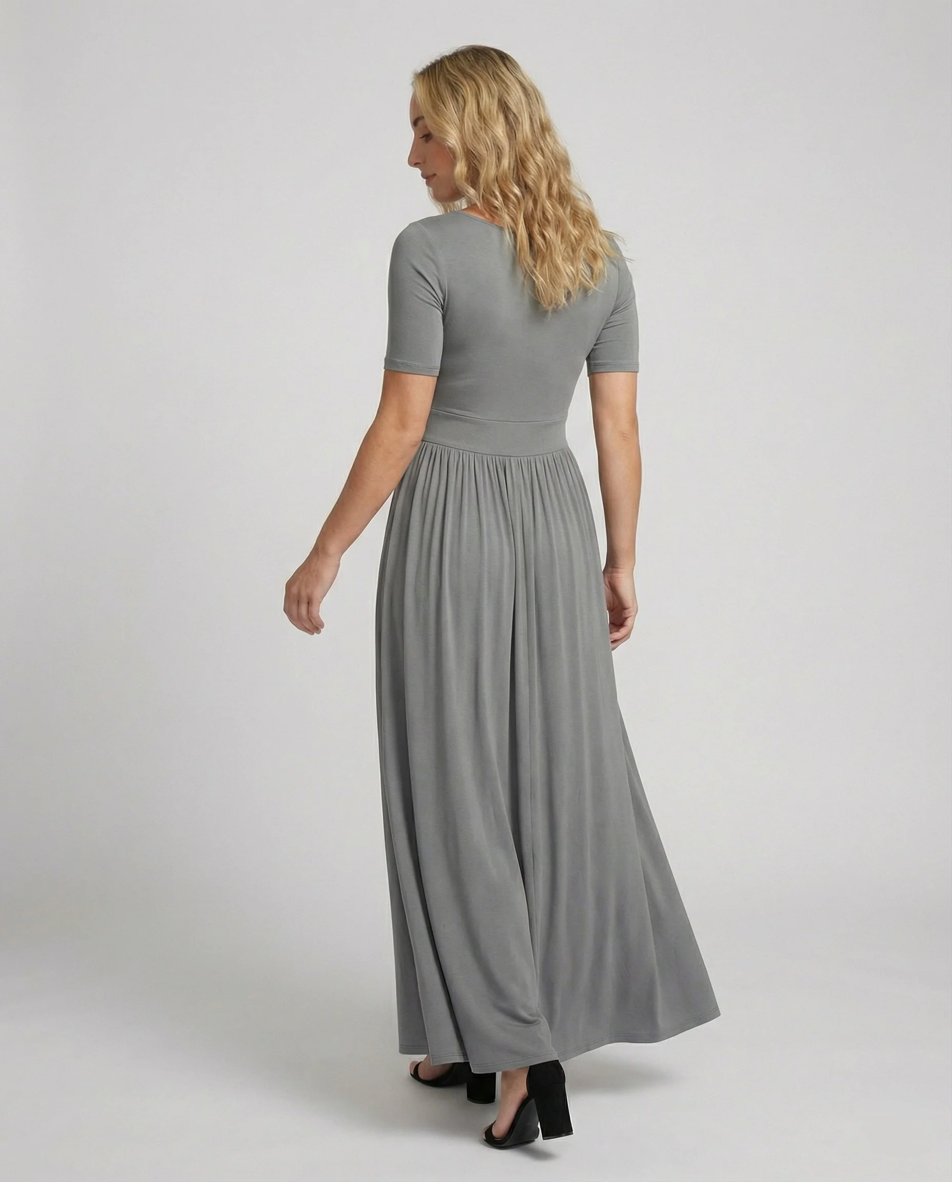 Tailliertes Maxikleid mit figurbetontem Oberteil, halbarmig und schwingendem Faltenrock Heidi Mode - Image 4